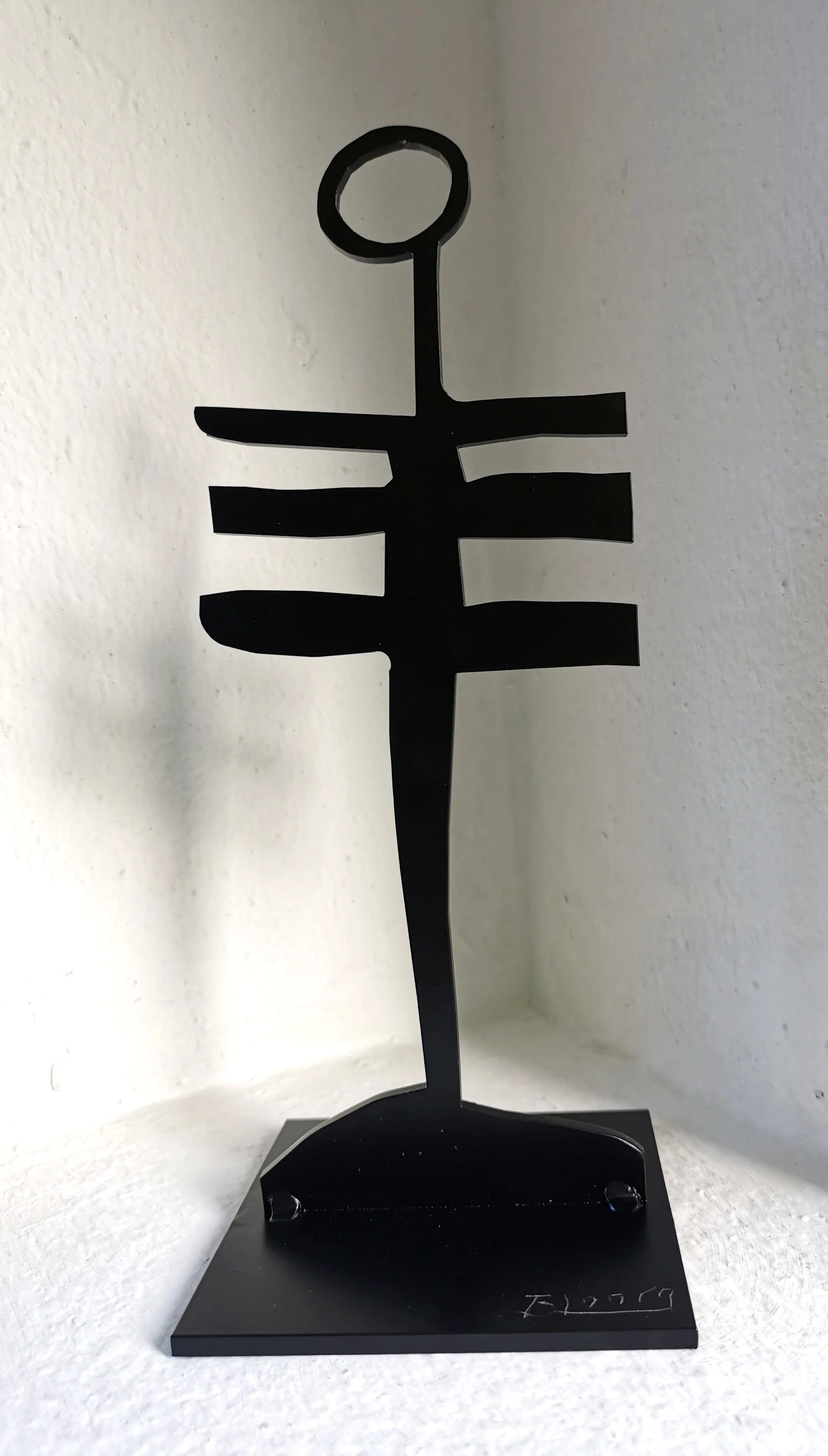 Figure 2
Laser-cut Steel plate. 
Powder coated. 
Height: 30cm