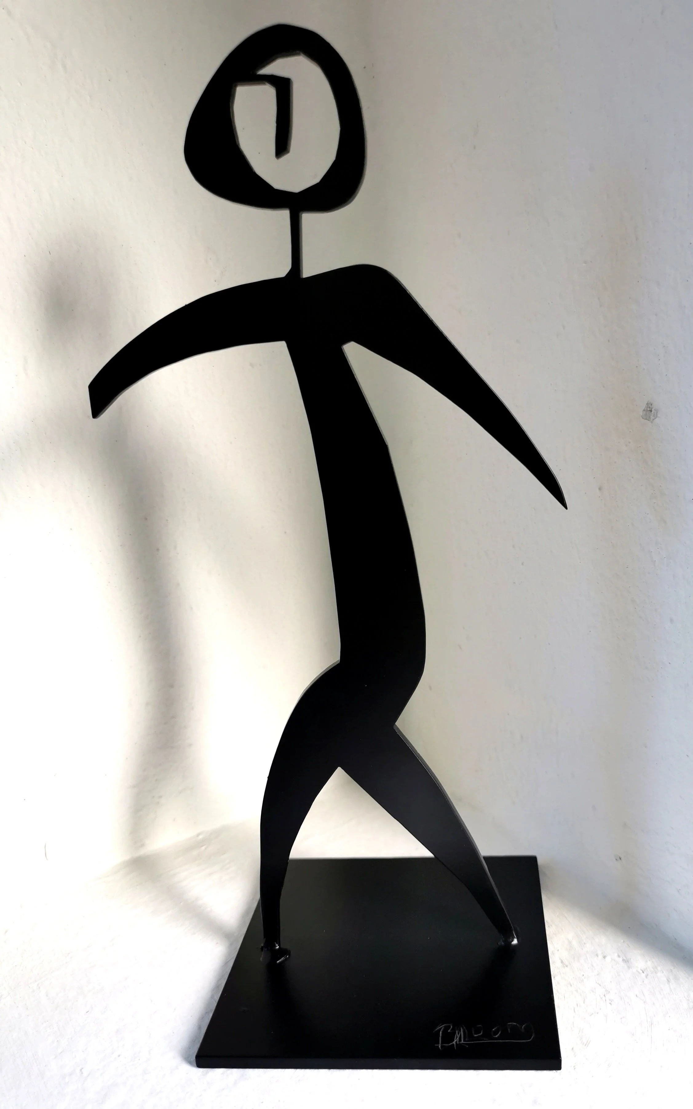 Figure 4
Laser-cut Steel plate. 
Powder coated. 
Height: 30cm