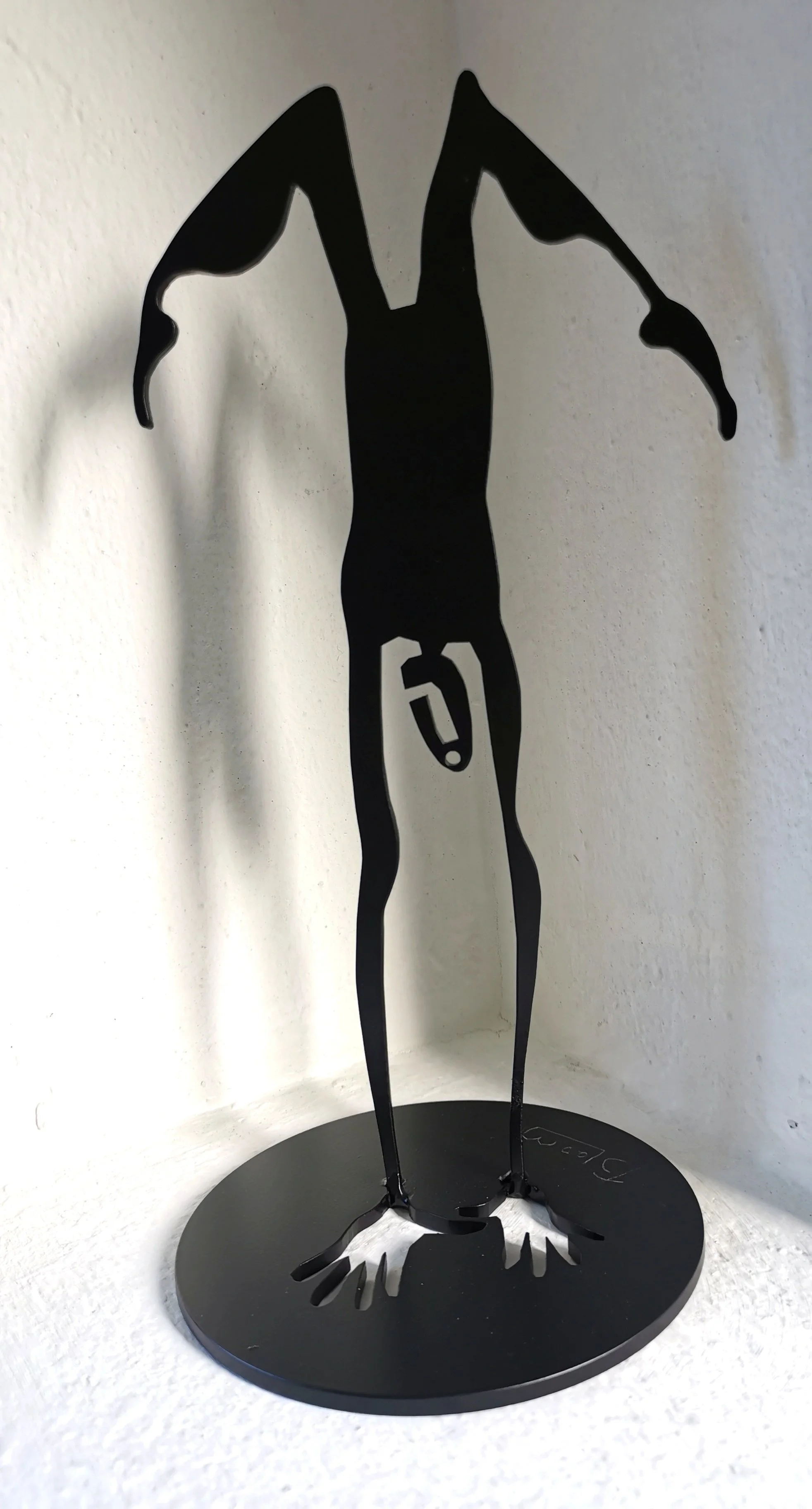 Figure 5
Laser-cut Steel plate. 
Powder coated. 
Height: 30cm