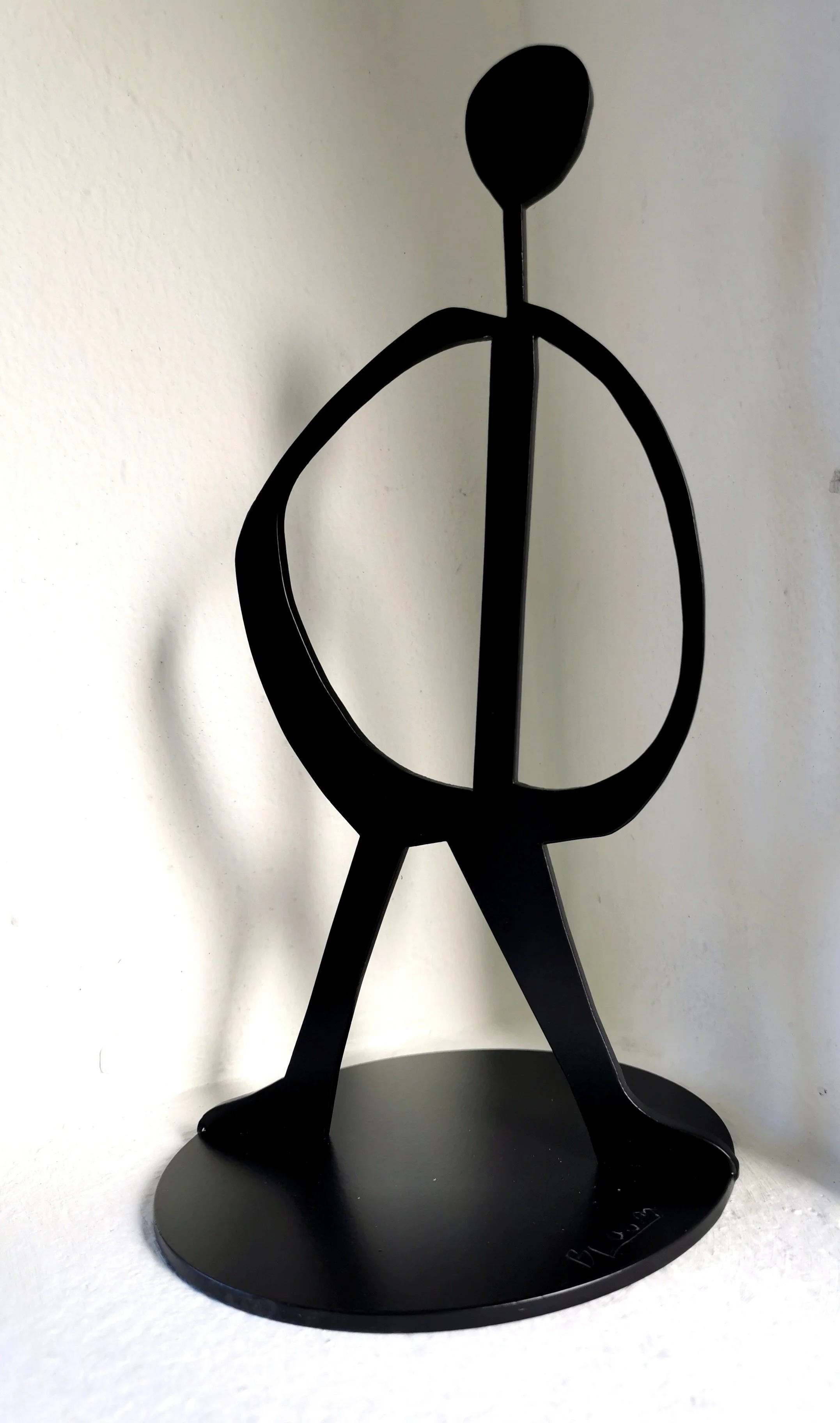 Figure 1
Laser-cut Steel plate. 
Powder coated. 
Height: 30cm