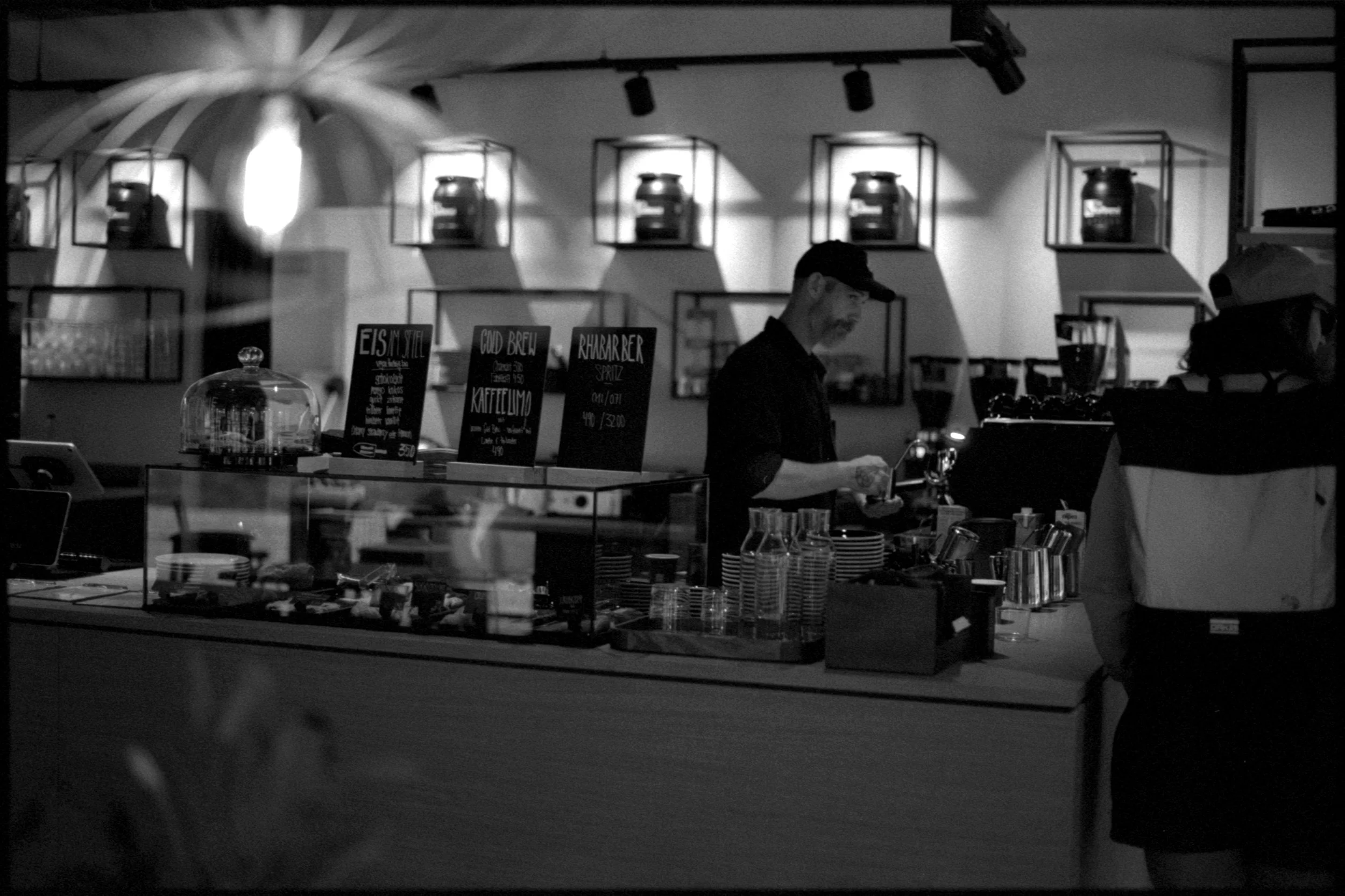 2026-06-11_Motel a Miio - Kaffeerei_F5 Delta400_31.jpg