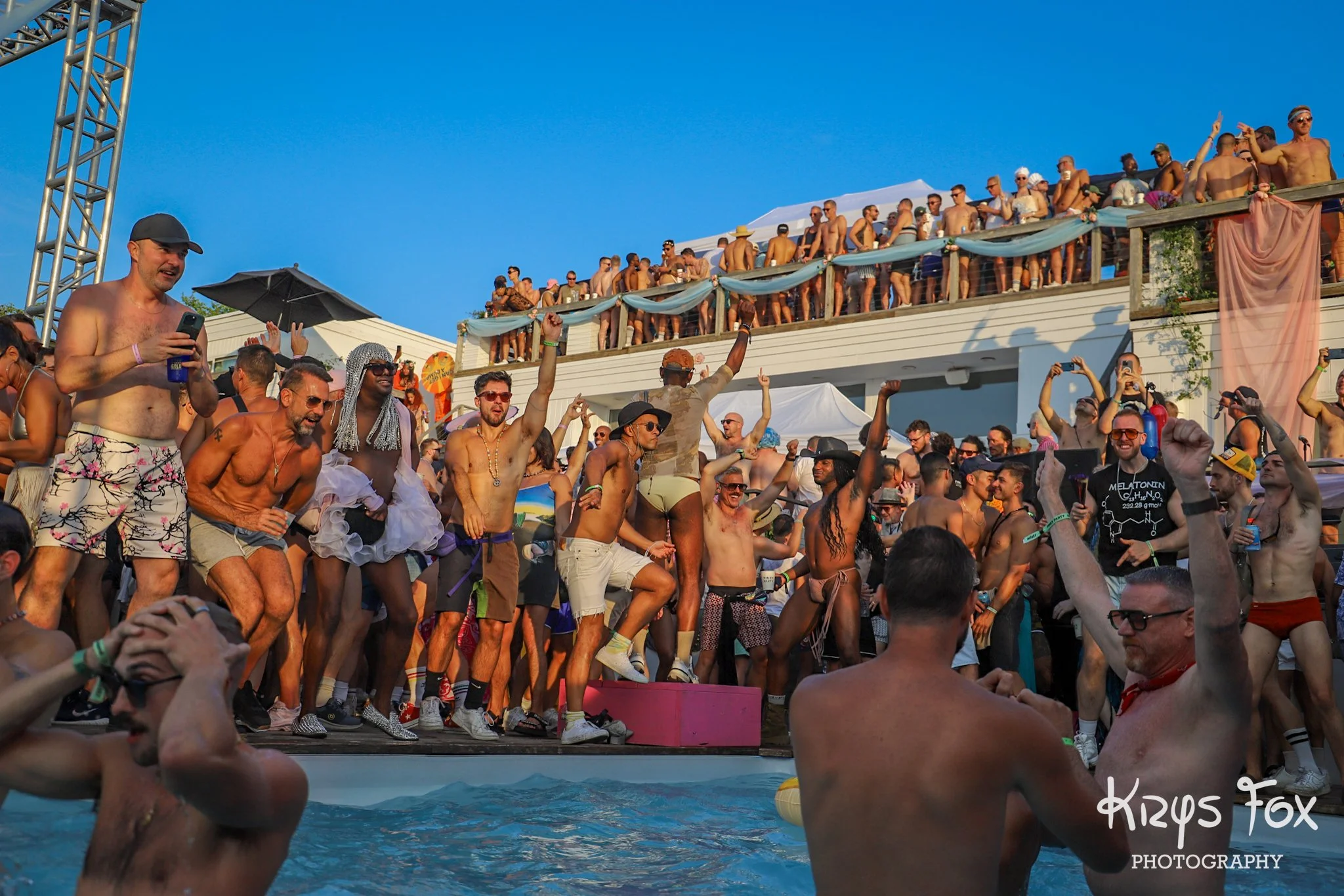 Lo_ClosingParty_BeachParty_KrysFox_2025-219.jpg