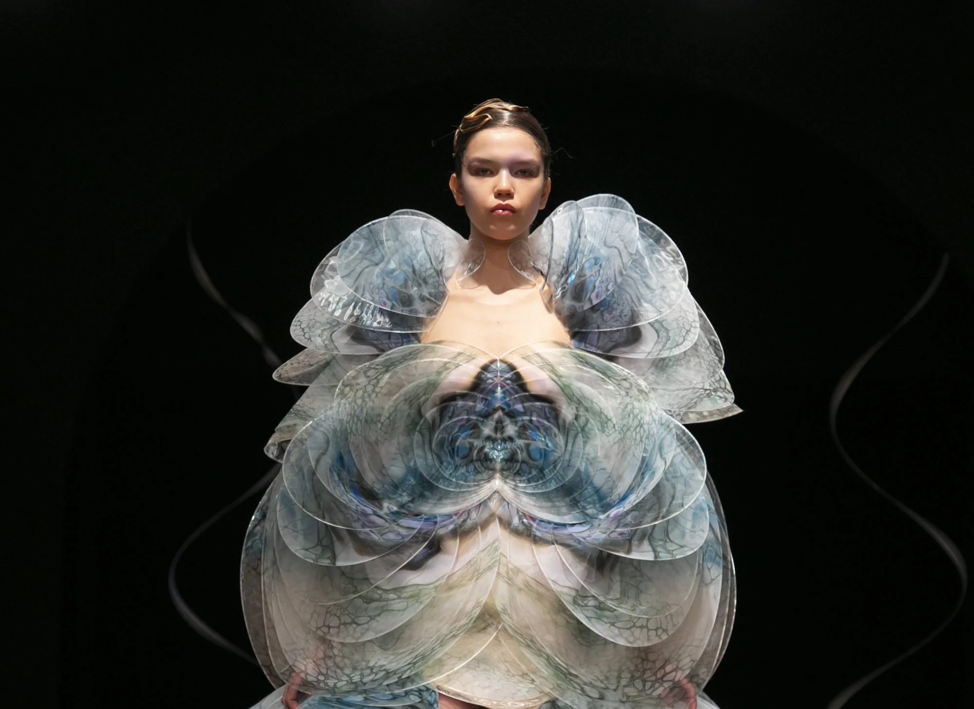 Look-20-SS20-Sensory-Seas-Iris-van-Herpen-Couture-e1579780794588.jpg