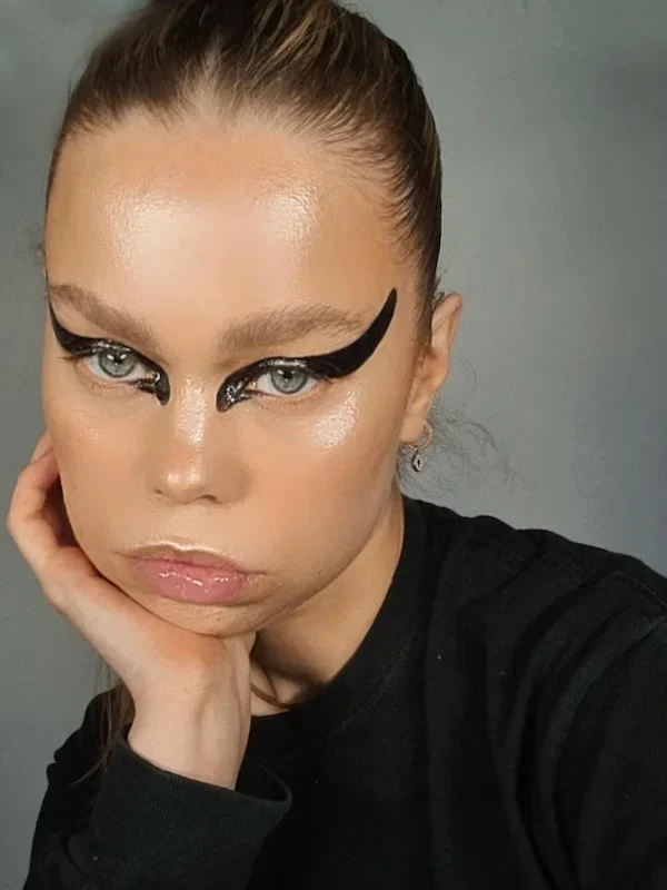 bird eyeliner.webp
