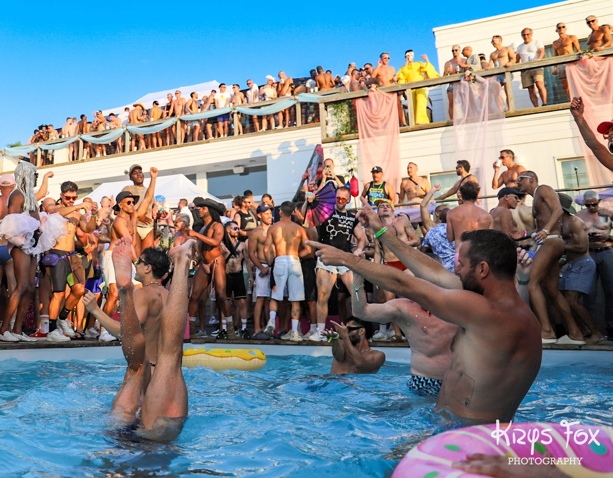 Lo_ClosingParty_BeachParty_KrysFox_2025-256.jpg