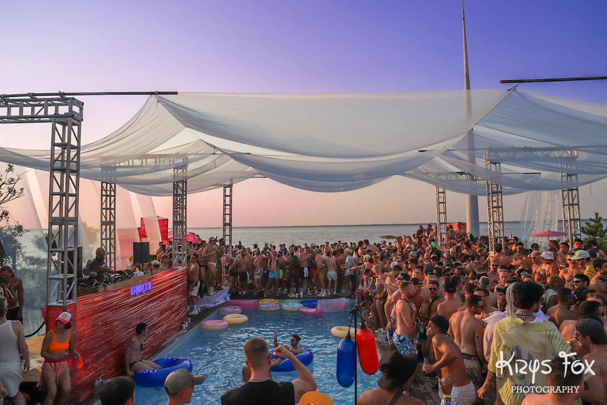 Lo_ClosingParty_BeachParty_KrysFox_2025-195.jpg