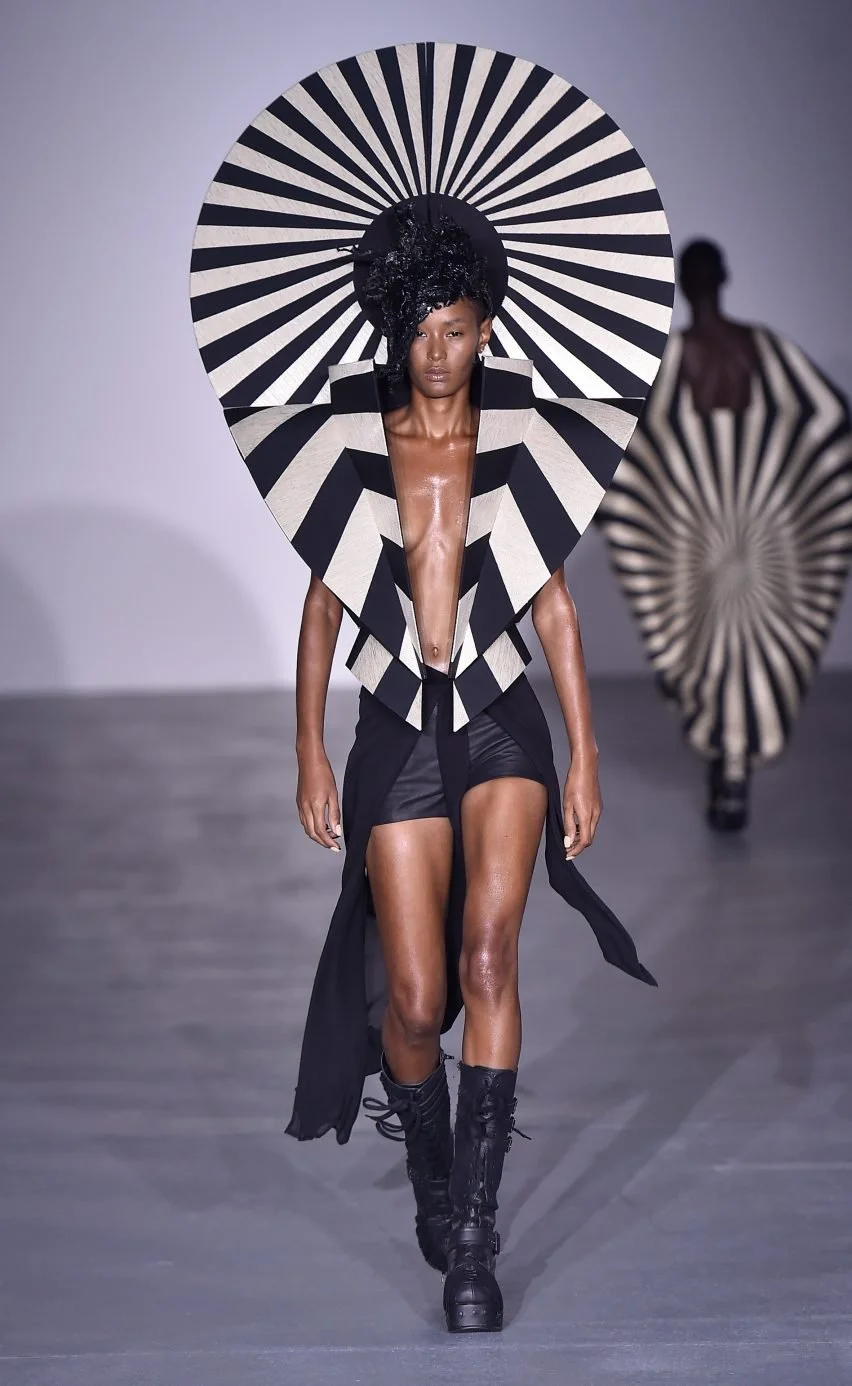 gareth-pugh-ss17-fashion-collection-london_dezeen_1-852x1386.jpg