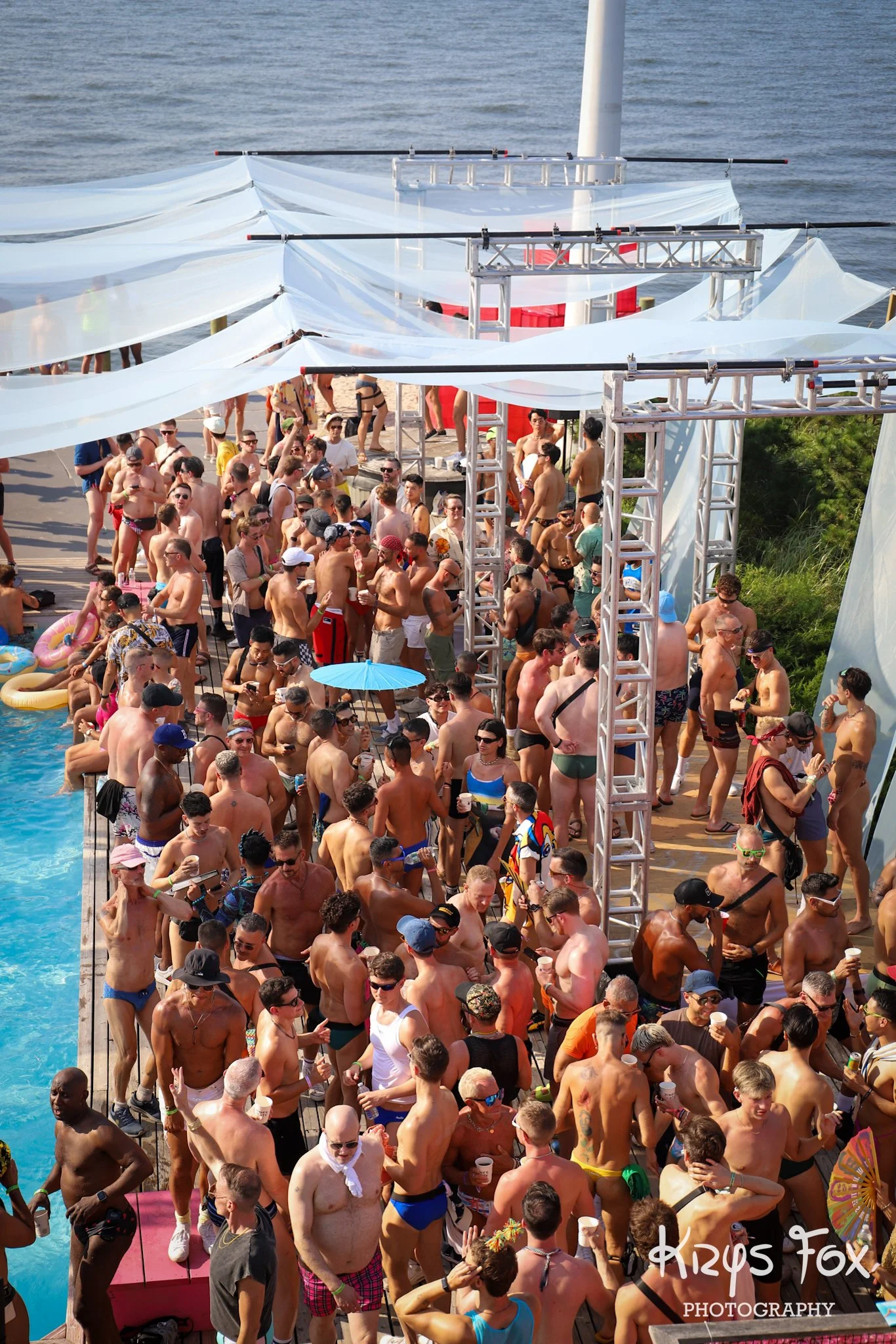 Lo_ClosingParty_BeachParty_KrysFox_2025-58.jpg