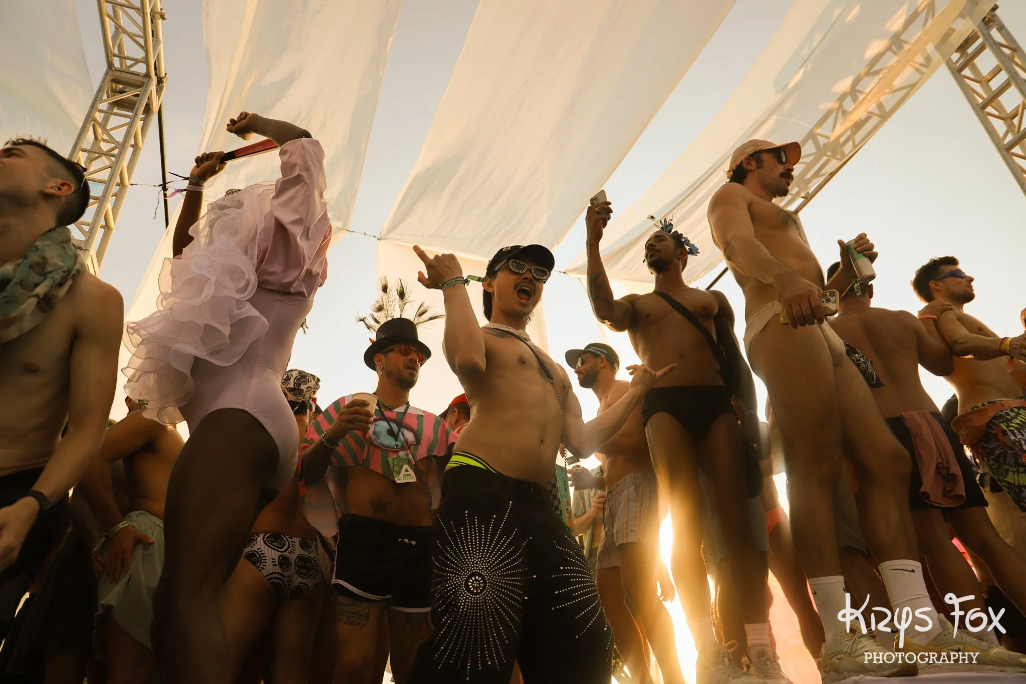 Lo_ClosingParty_BeachParty_KrysFox_2025-156.jpg