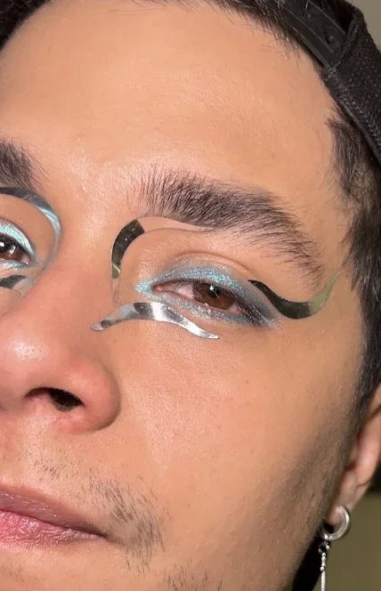 silver eyeliner.webp