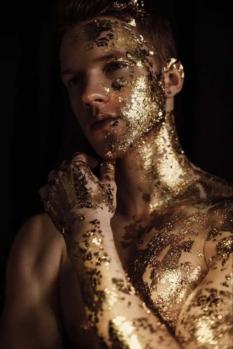 gold body paint.webp