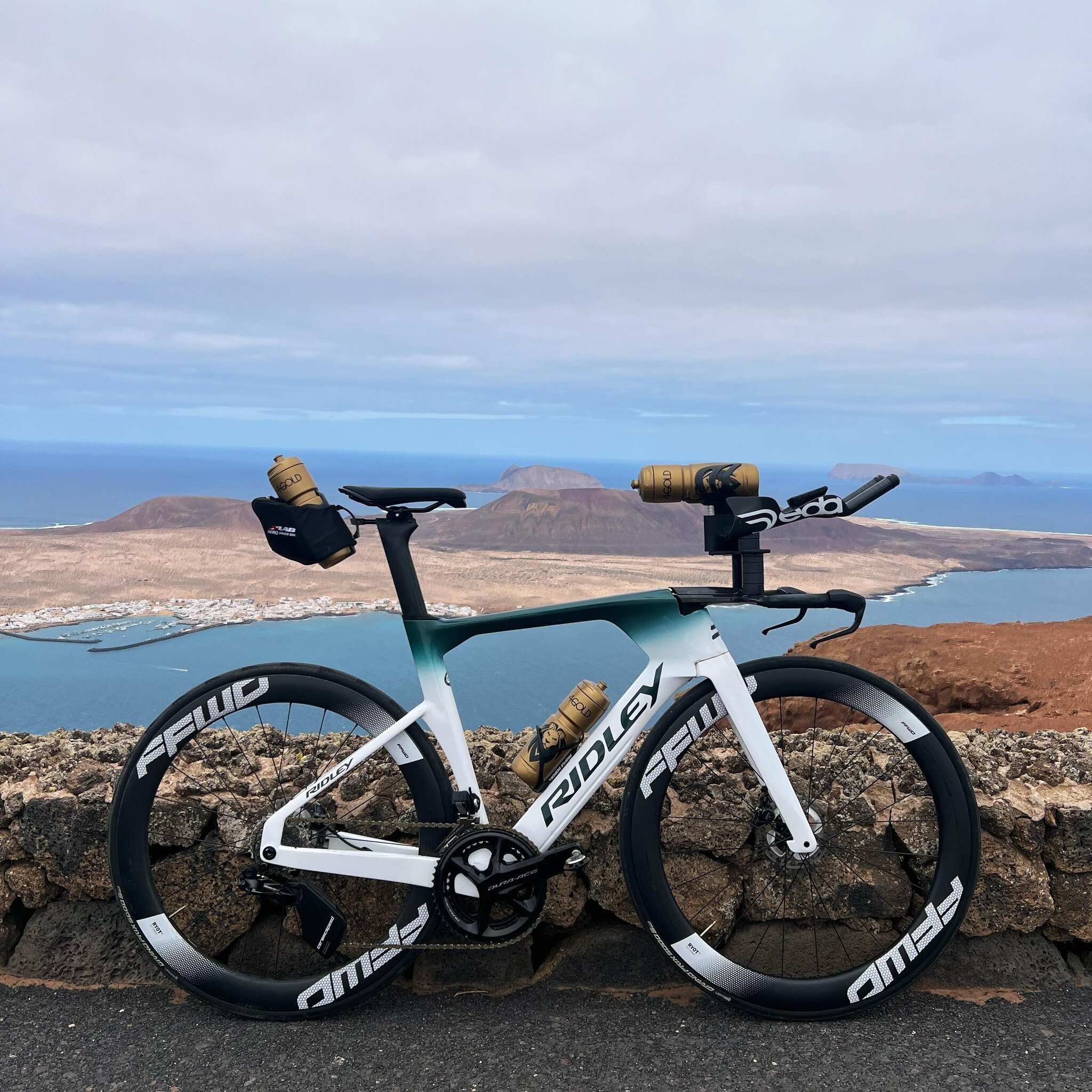 Wow, overwhelmed by the incredible response to my story featuring the personalized @ridley_bikes Dean Fast Disc! 🙌 
So much love for this white/green beauty. 
Still brainstorming a name for it&mdash;any suggestions to match its sleek style?
 
#ridle