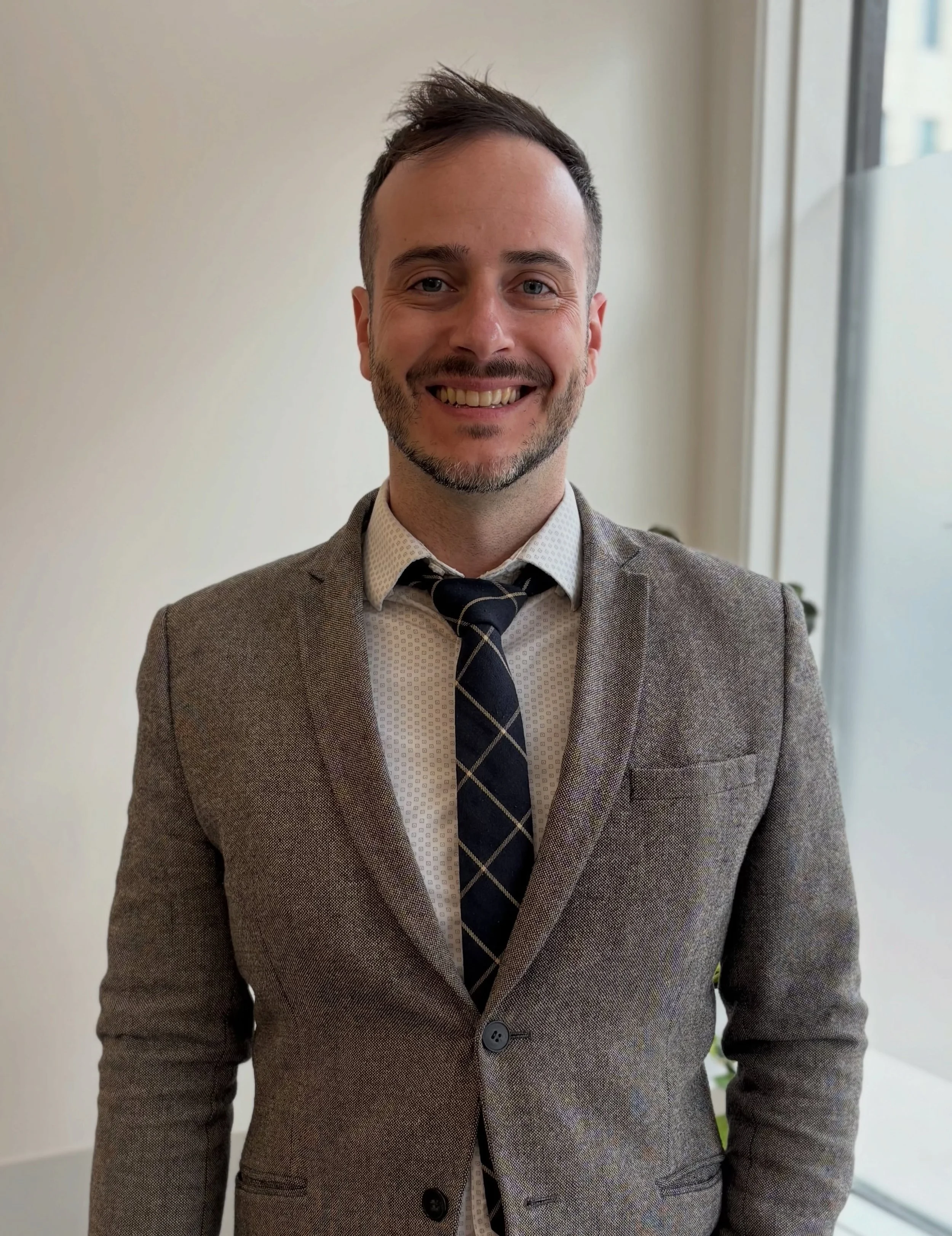 Meet Darcy Chiasson, Registered Massage Therapist 👋

Darcy was born in Bathurst and raised mostly in Saint John. He has been a Registered Massage Therapist since 2008 and has worked in massage therapy education since 2010.

Along with clinical pract