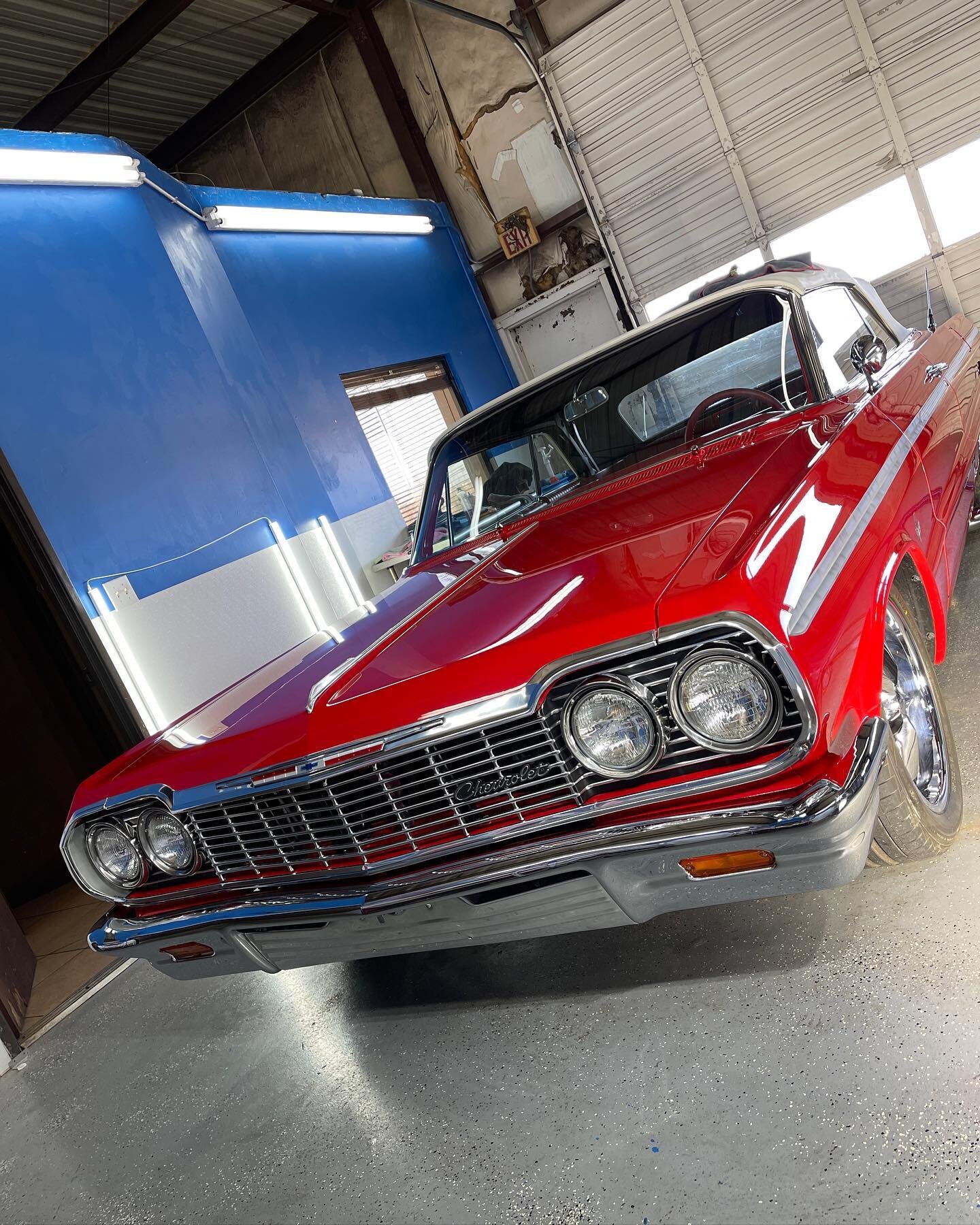Ruby Red 1964 Impala in for a Ceramic Pro Silver Package. Deets 👇 

3 stage paint correction + CP🥇Package 

3 Stage Paint Correction:
✅ hand wash
✅ clay bar treatment
✅ course compound buff
✅ fine polish

@ceramicpro 🥇Package:
💪 4 layers of CP 9H