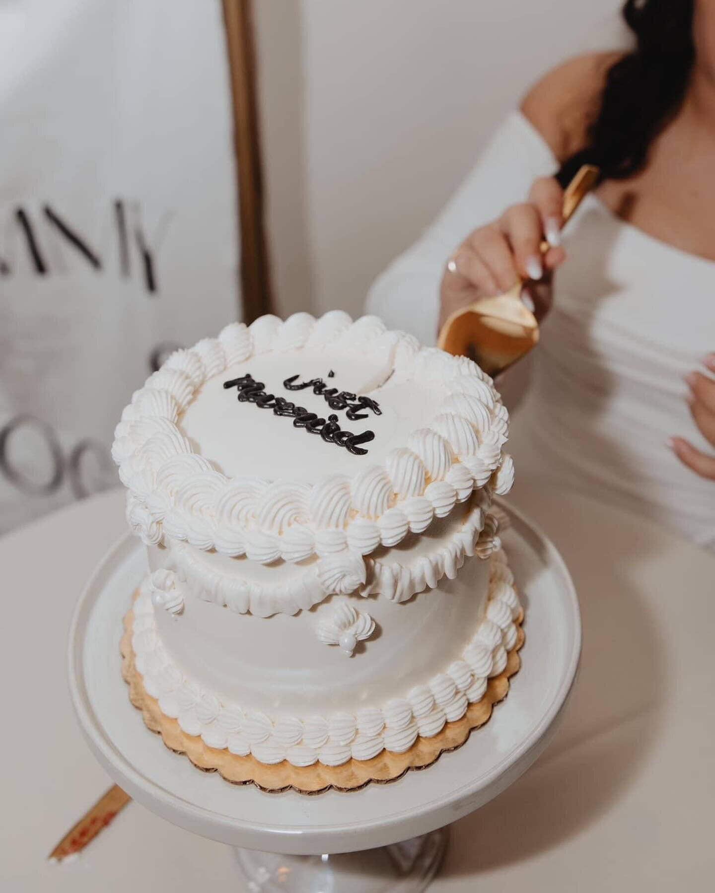 What an extra special wedding we got to be part of 🥹 I first met Emmy when I started this little bakery in 2019. She was working at The Roasterie in the Lenexa Public Market where I opened my first location. Years later and even after she moved, she