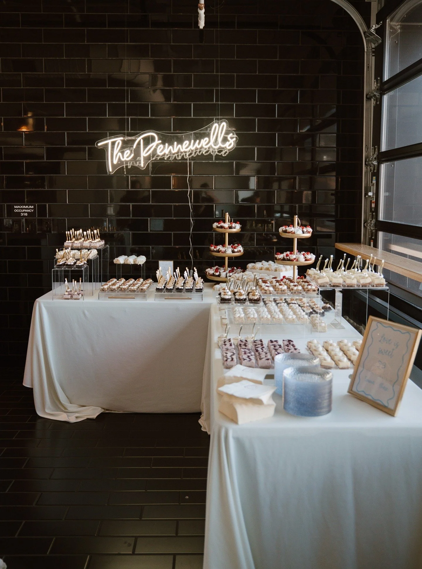 Emma and Chase 💕

They chose the perfect spread of gourmet bars, brownies, cookie bars, cupcakes and mini cinnamon rolls to keep the energy going all night long. I couldn't have asked for a sweeter couple to celebrate!

Photo: @wthestudio