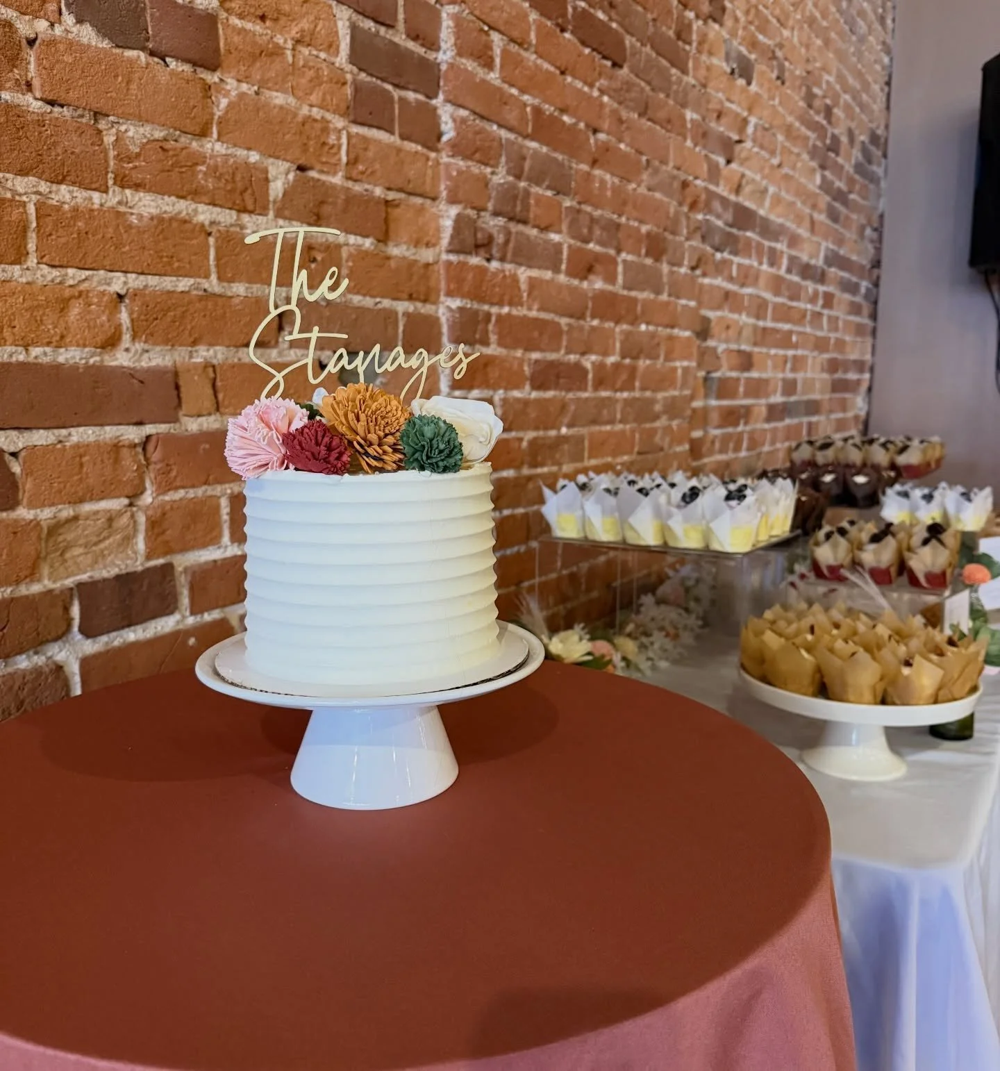 Sometimes dessert bars don&rsquo;t have to be overcomplicated. A classic cutie little cake to cut and a fun assortment of cupcakes for the guests is all you need. Simplicity can be just as beautiful. 

We absolutely loved making these for Megan and T