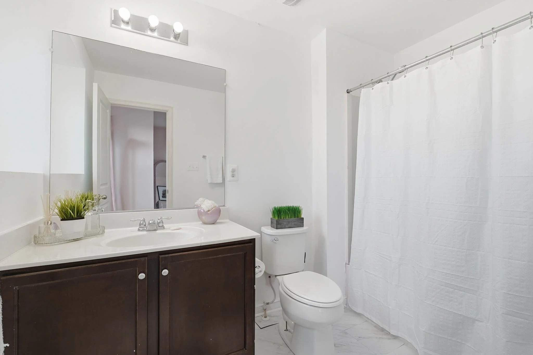 -9850 Mannhiem Ln Waldorf MD196-.jpg