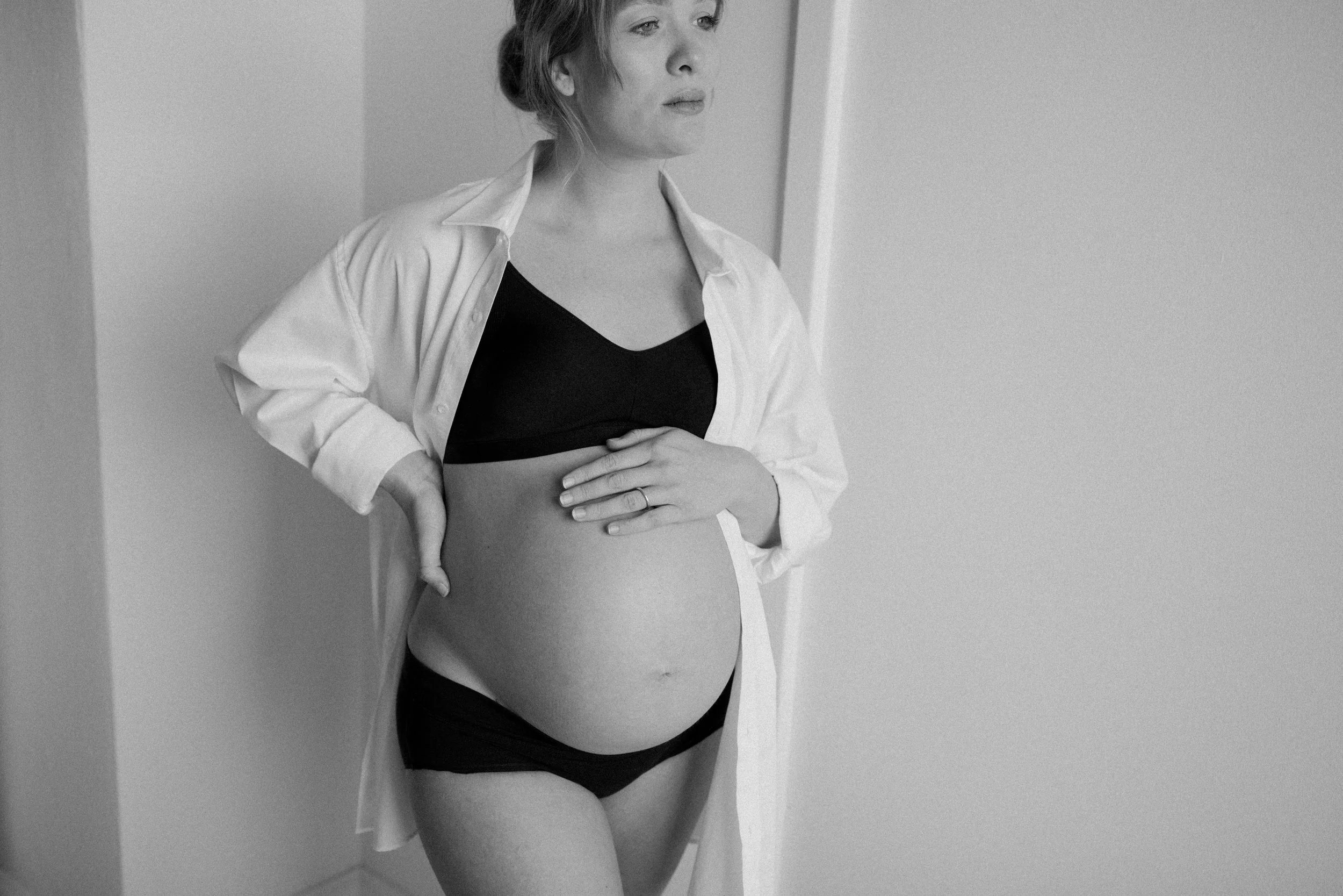 Monochrome Maternity_-31.jpg