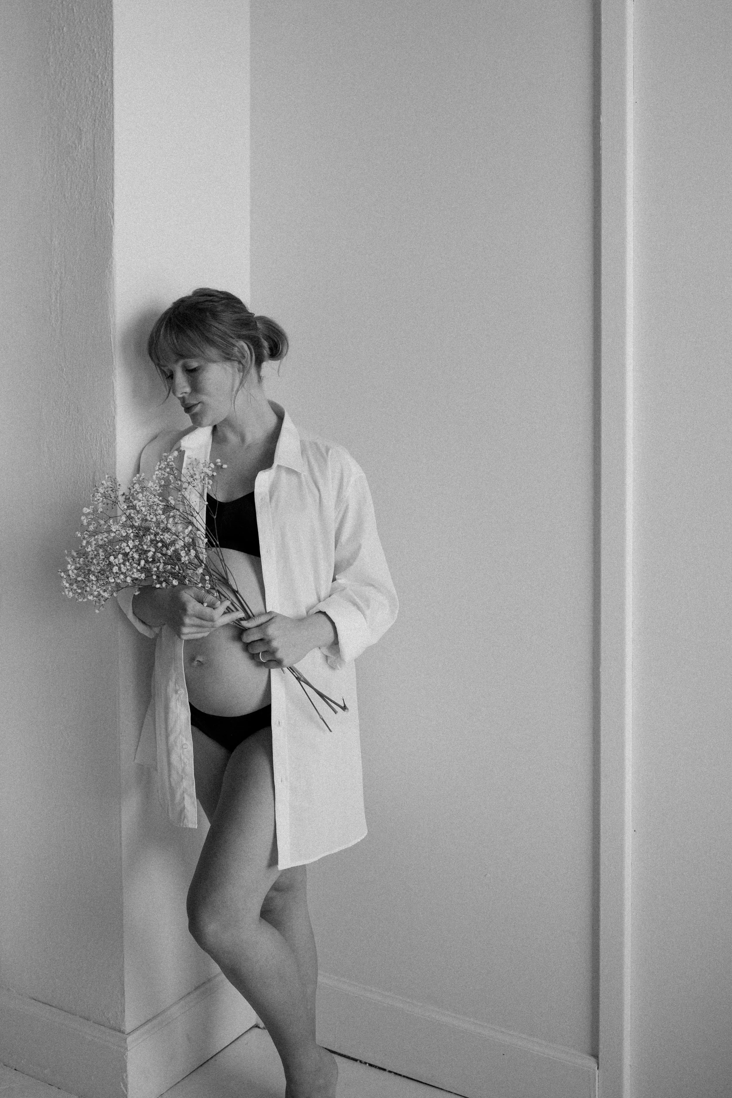 Monochrome Maternity_-39.jpg