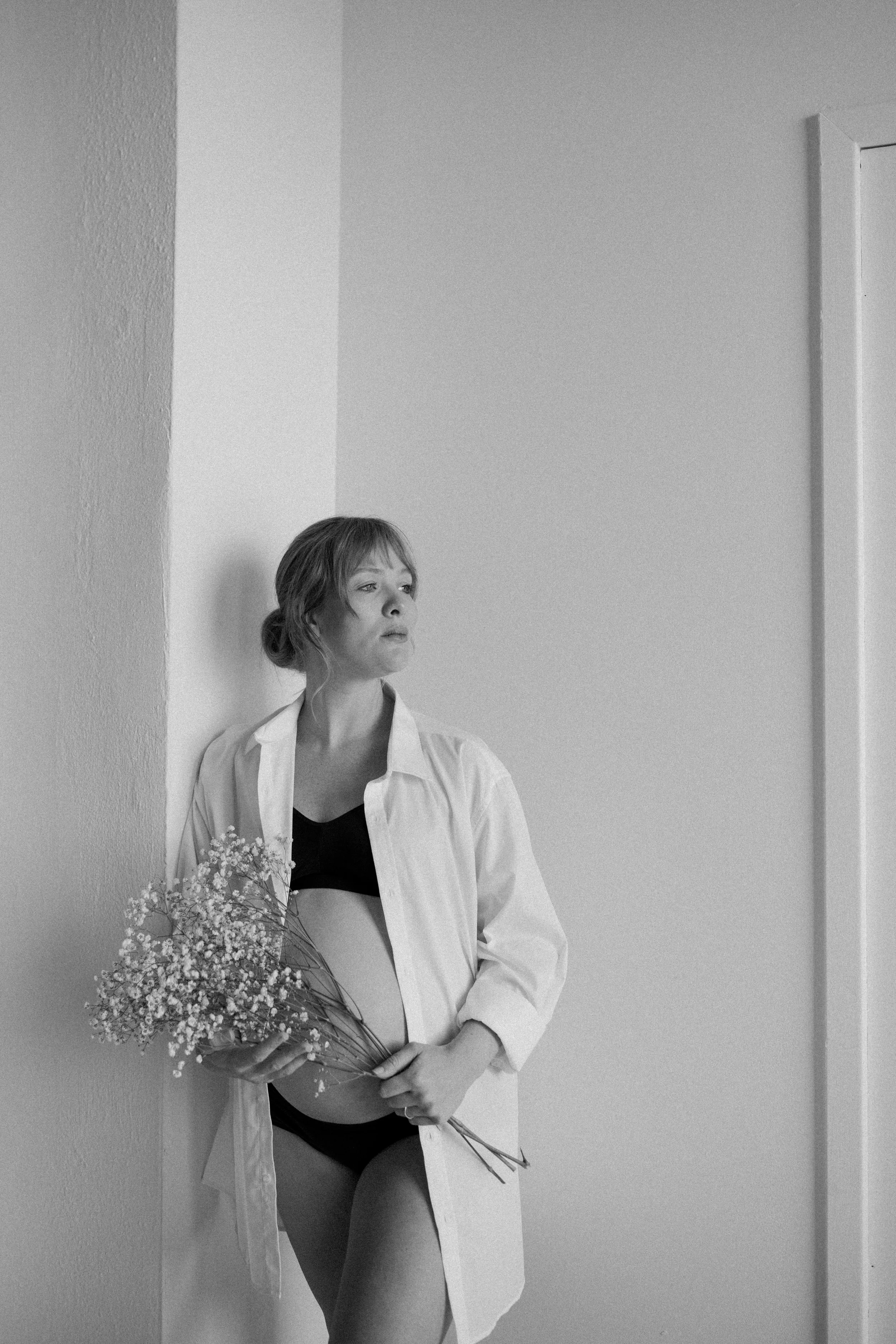 Monochrome Maternity_-40.jpg