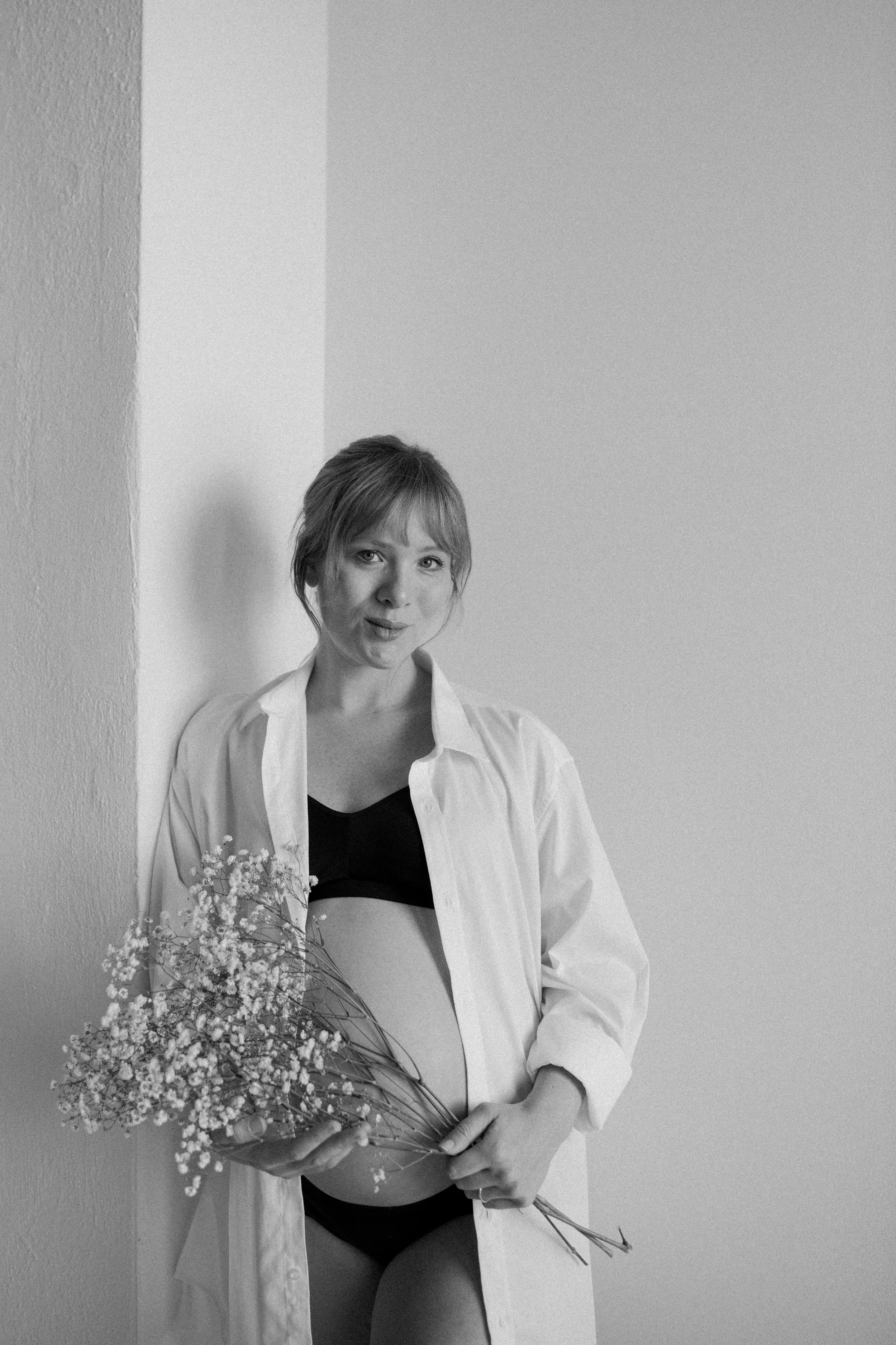 Monochrome Maternity_-41.jpg
