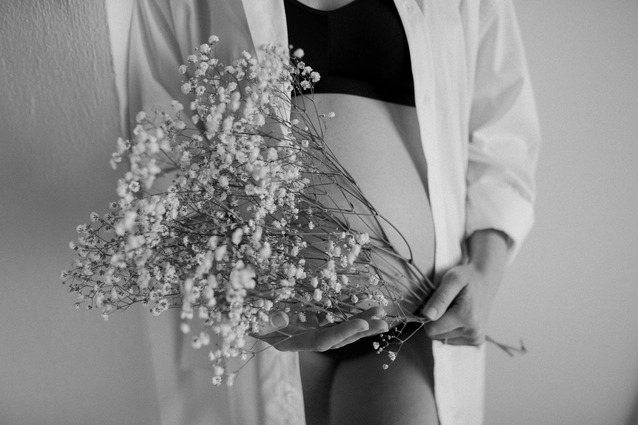 Monochrome Maternity_-42.jpg