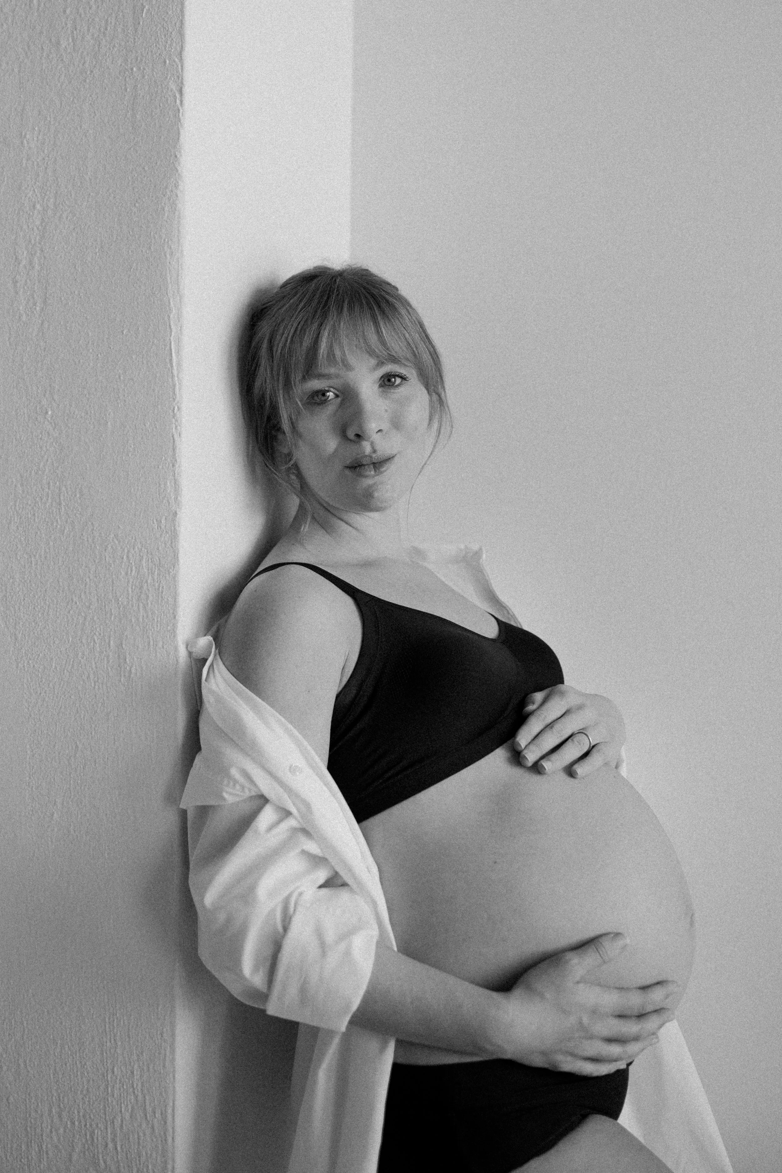 Monochrome Maternity_-56.jpg