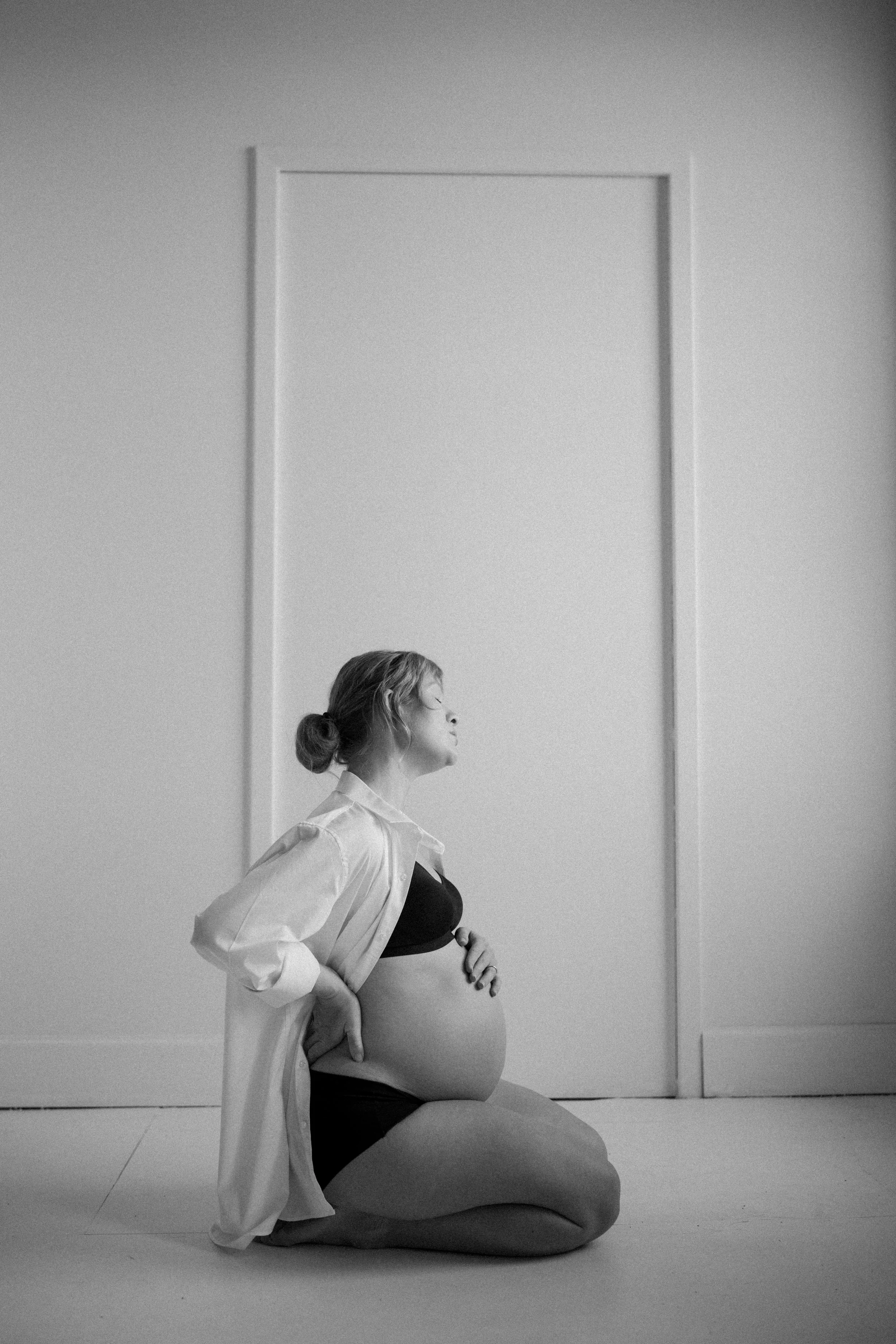 Monochrome Maternity_-69.jpg