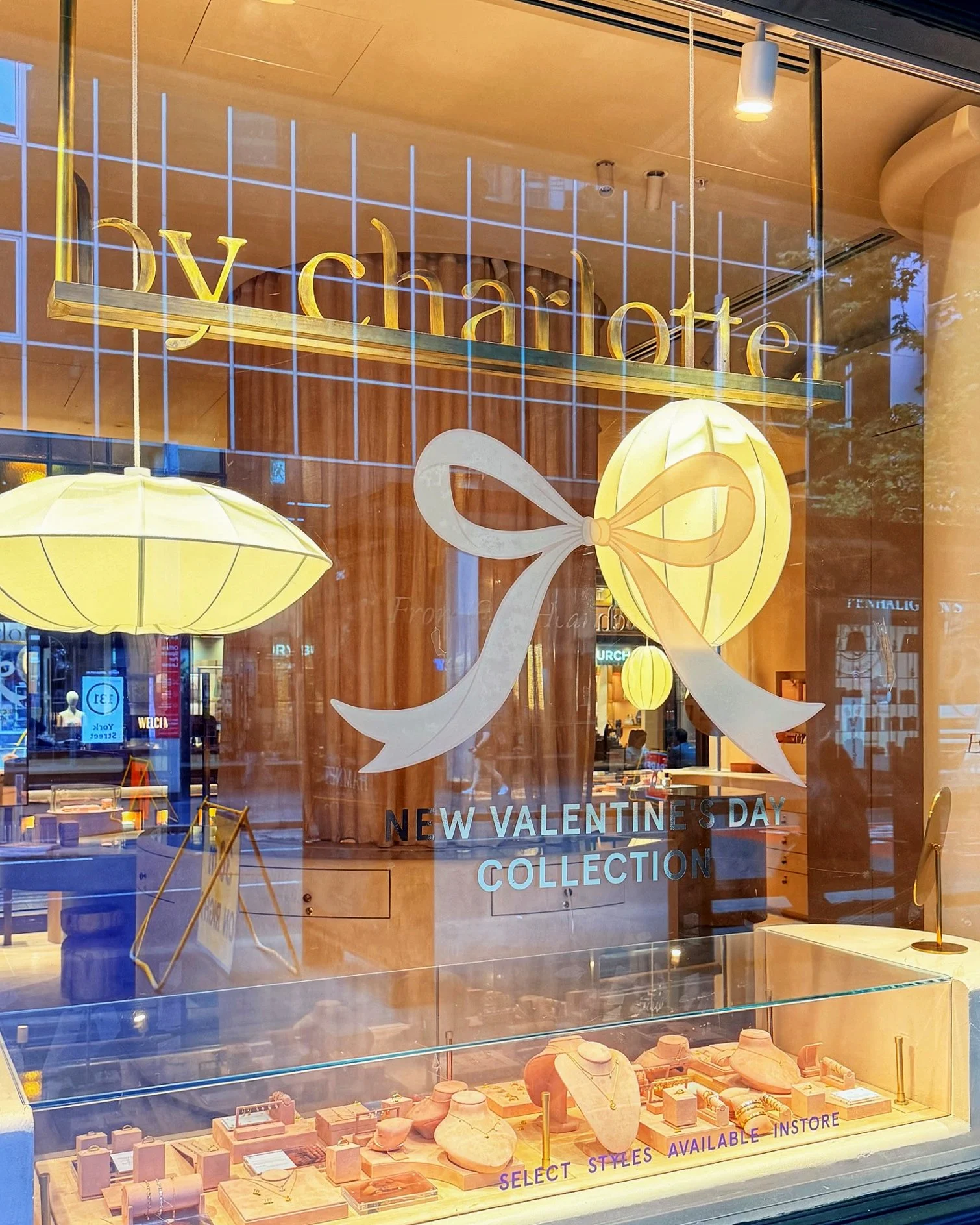 A little love at the window 💕

Valentine&rsquo;s Day window signage for @bycharlotte_ .
Happy Valentine&rsquo;s Day 💌

#bycharlotte #tvisualconcepts #shopfrontsignage #windowgraphics