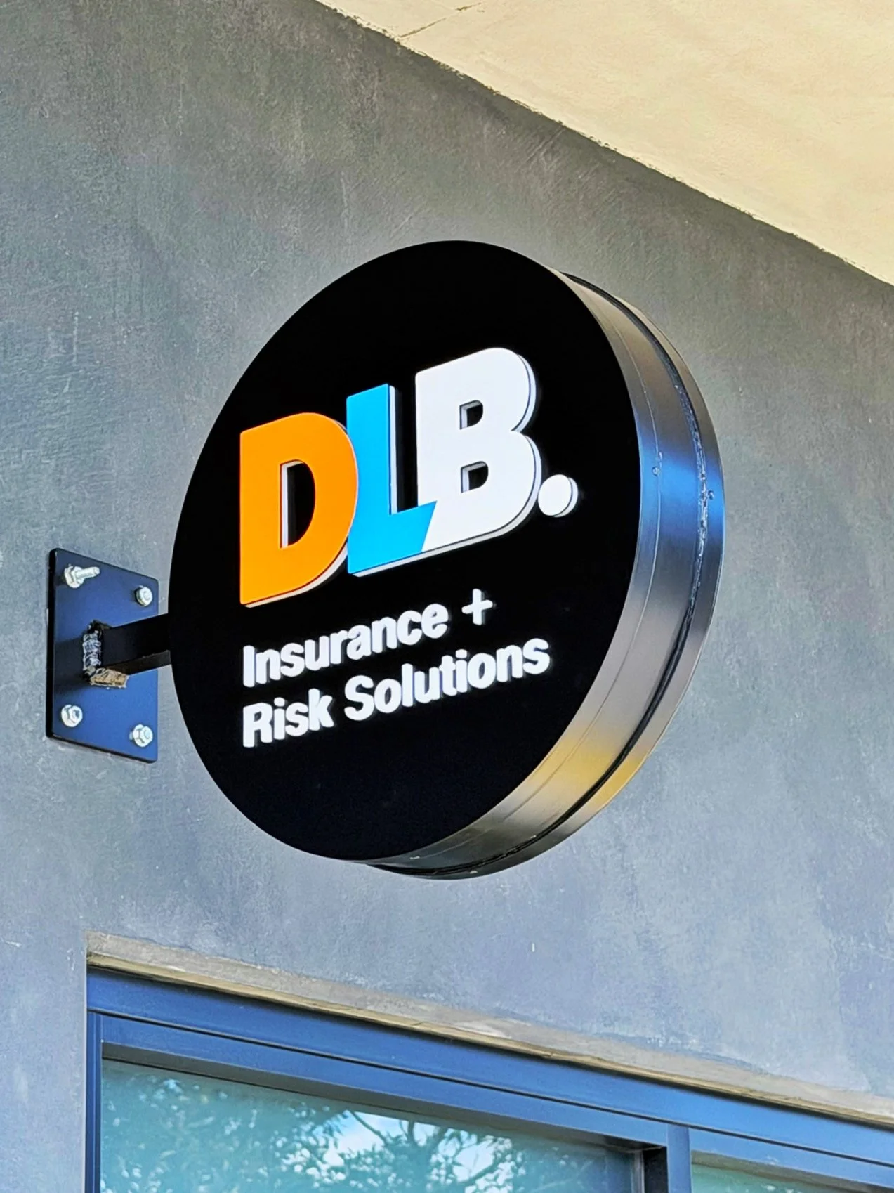 Here's a look at the @dlbinsurance  lightbox from build to install. 
Custom fabricated, illuminated, and ready to be seen day and night.
This is the kind of work we're proud of. 💪

#tvisualconcepts #lightbox #signagemanufacturer #customsignage #sign