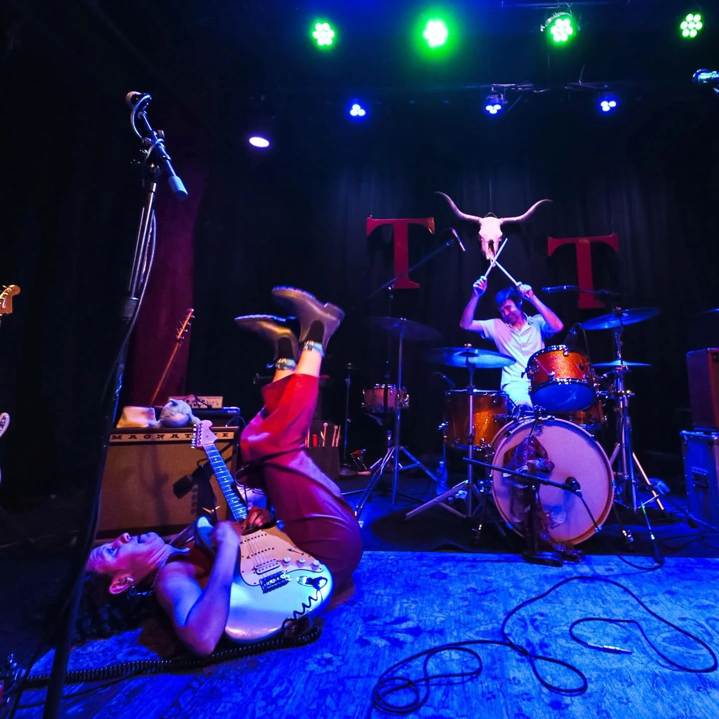 Laughed, cried, + rocked so hard Mandy fell to the floor (intentionally) last night in Seattle! Portland join us tonight 9.25 at @mississippistudios opening for #seanhayes! AND just announced we&rsquo;ll be in Colorado in Nov for a co-bill run w/ Sea