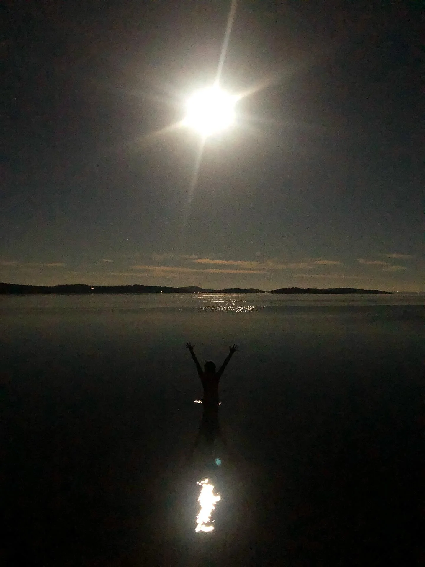 Home for the harvest moon 🌕 COLORADO see you soon! Tickets on sale for Denver and FoCo let&rsquo;s do this 💓 ⬇️ 

11.20 Fort Collins, CO @armoryfoco 🗻
11.21 Denver, CO @swallowhillmusic 🗻

🗻= co-bill w/ @rattlesnakecharm #seanhayes

#swaywild #s