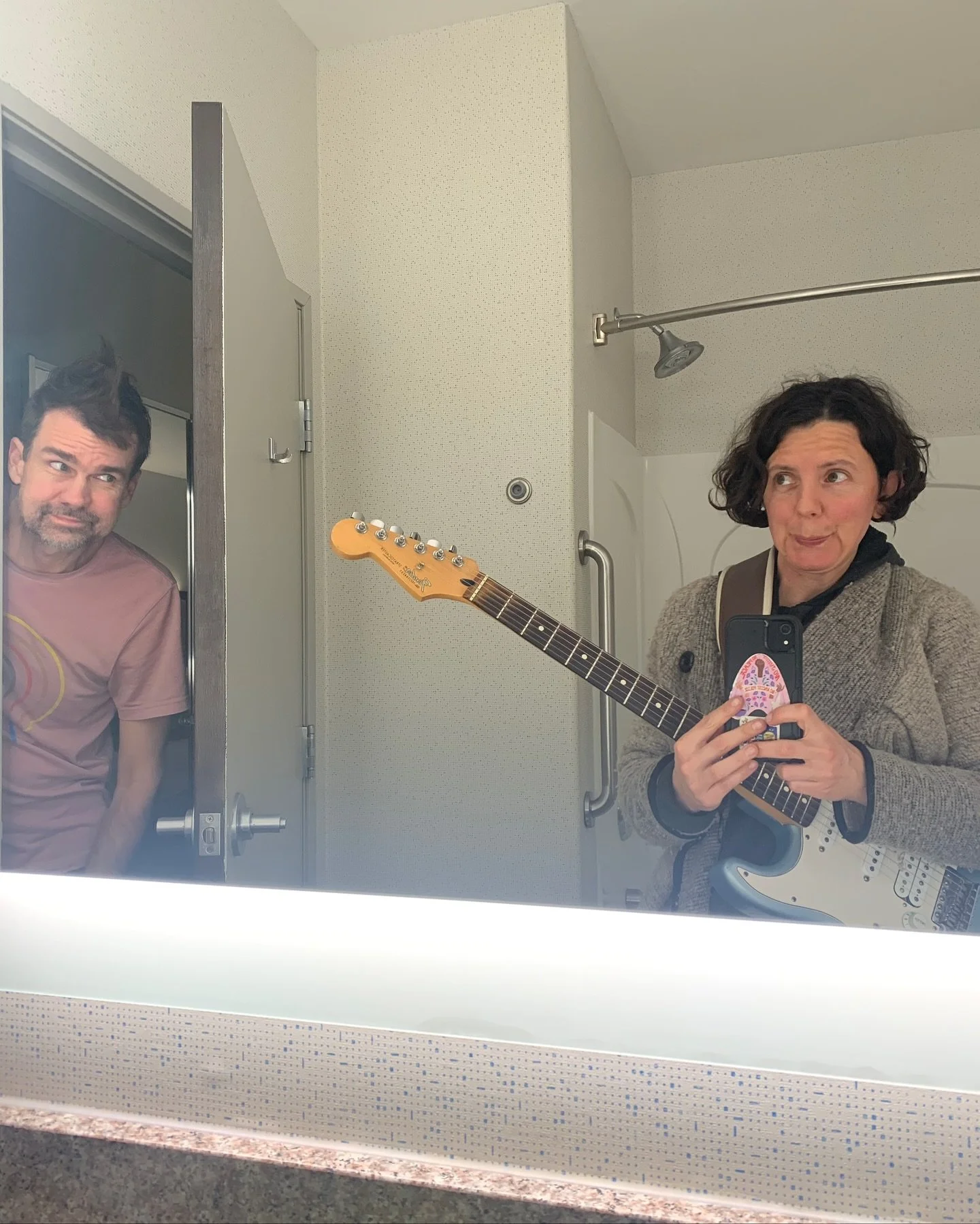 Scenes from driving across the country towards CO! Shows start tomo- see you there?? 🙏🙏🙏

11.19 Boulder, CO @etown_radio 🗻
11.20 Fort Collins, CO @armoryfoco 🗻
11.21 Denver, CO @swallowhillmusic 🗻
11.22 Dolores, CO @doloresriverbrewery
12.6 Fla