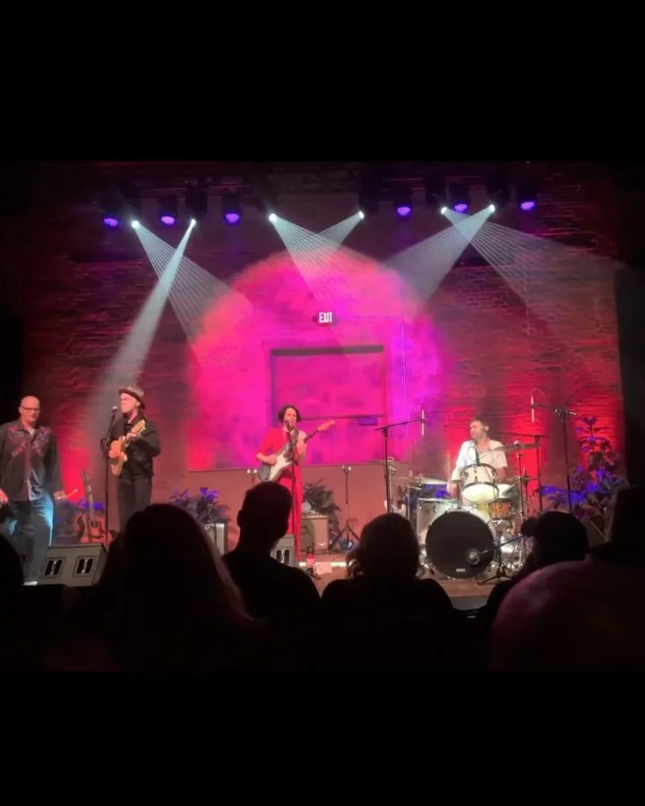 DENVER tonight! Come on out! Havin&rsquo; a ball here in CO w/ @rattlesnakecharm and our new pal @arranharris. Final show w/ Sean tonight 🥲 then we&rsquo;re off to Dolores + Flagstaff. So grateful to be sharing music with y&rsquo;all. 🫶

11.21 Denv