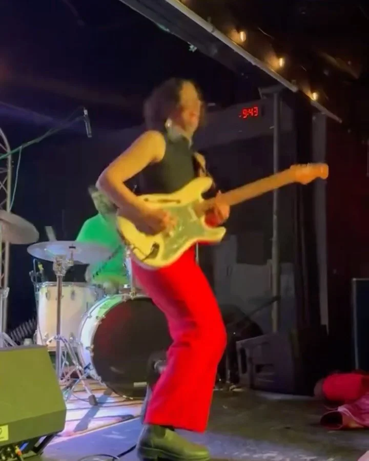 Final show of &lsquo;25 ☑️❤️ Thank you Flagstaff, oh how we love thee! Swipe to see Mandy&rsquo;s sis on stage and how magically they color coordinated w/o planning 😘 More pics soon 🙏

🎥 @nfmcgraw @ruthnorris66 💜❤️💜

#swaywild #flagstaff #powerd