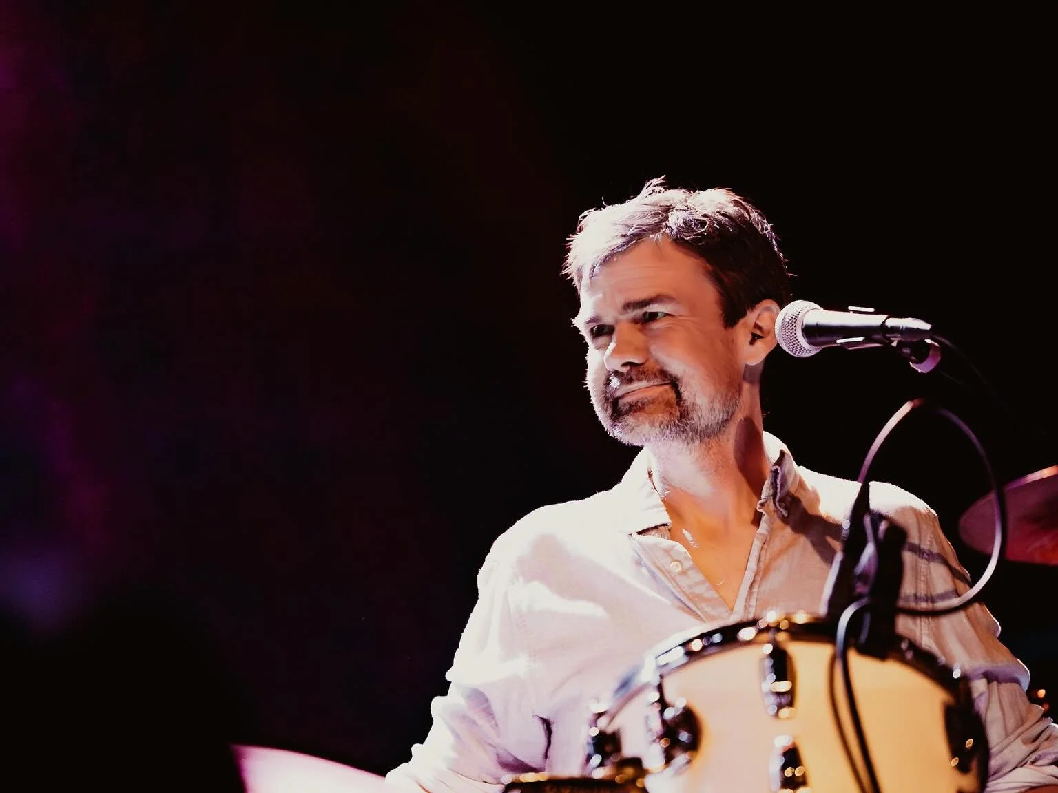 Dave smiling &lsquo;cause we&rsquo;re Wisconsin-bound! Delighted to return to Appleton this Fri. 5/22 @gibsonmusichall @mileofmusicpresents! Plz grab a friend and some tix and kick off the long weekend w/ us 🙏 

This Thurs 5/24 @barnsessions in Spri