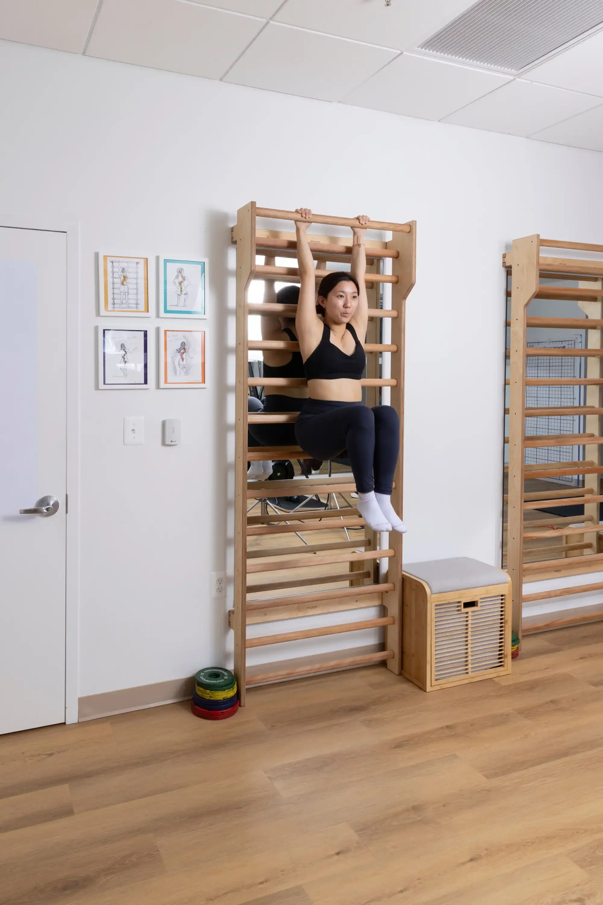 adult patient doing a Schroth bar hanging exercise