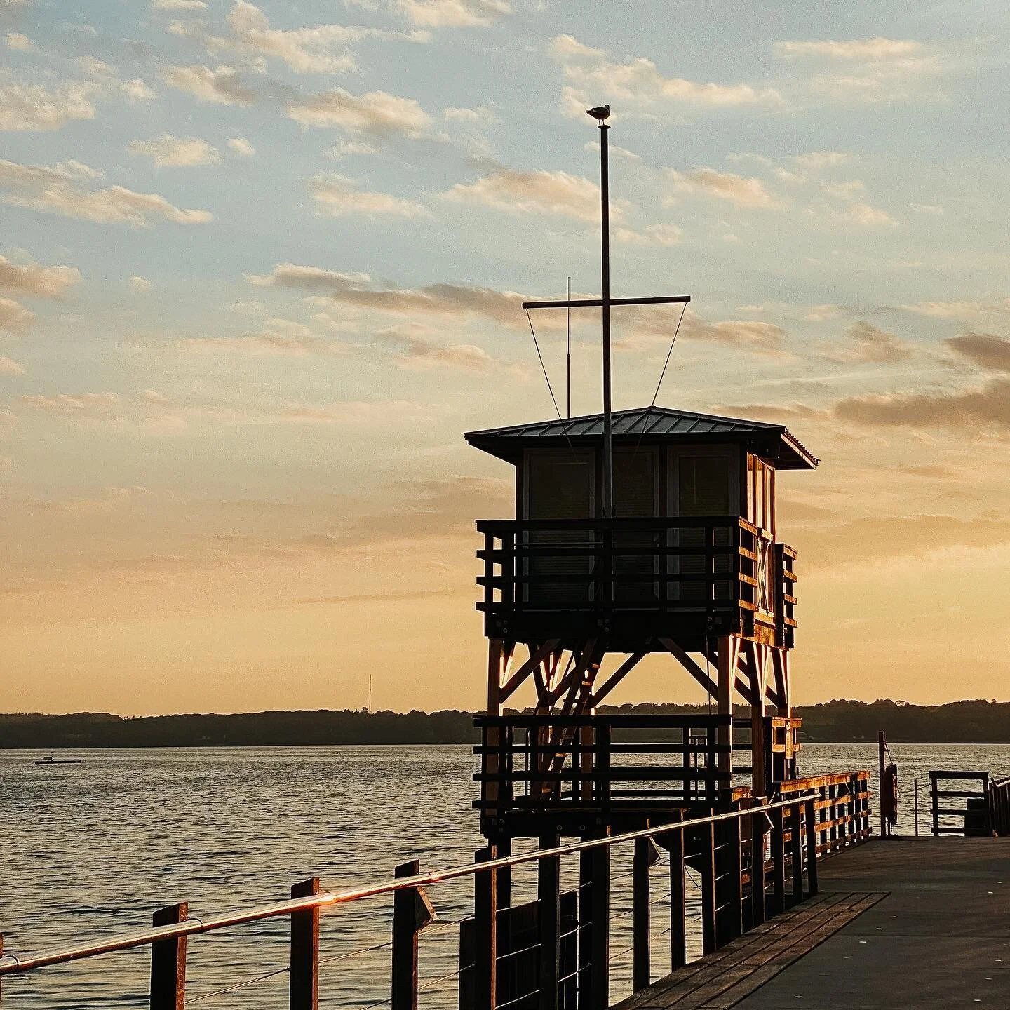 🌅🌊

#sunset #sonnenuntergang #flensburg #ocean #ostsee #fotografie #photography #photooftheday #picoftheday #videography #cinematography #canon #canoneos6d #canoneosr #blackmagicdesign #bmpcc6kpro #travel