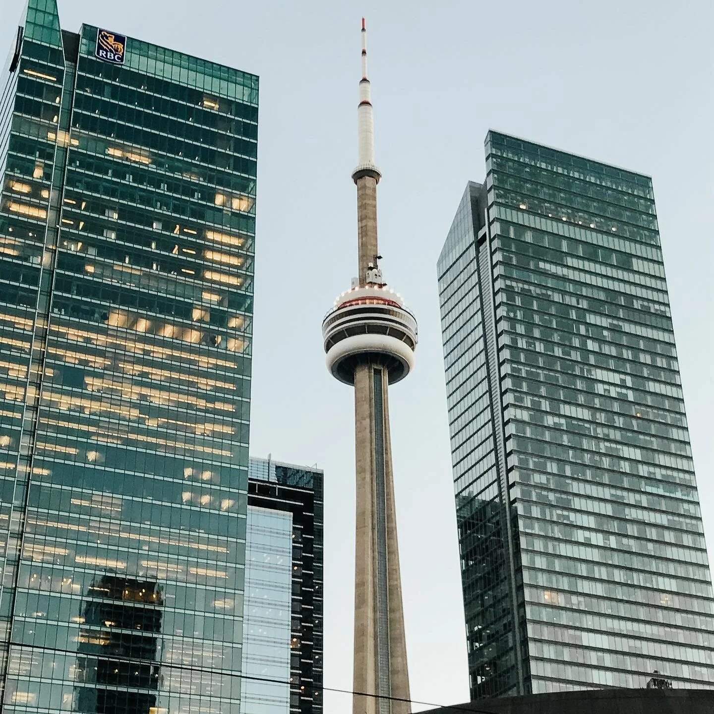 🏙🌧

#cntower #toronto #canada #skyscrapers #fotografie #photography #photooftheday #picoftheday #videography #cinematography #canon #canoneos6d #canoneosr #blackmagicdesign #bmpcc6kpro #travel