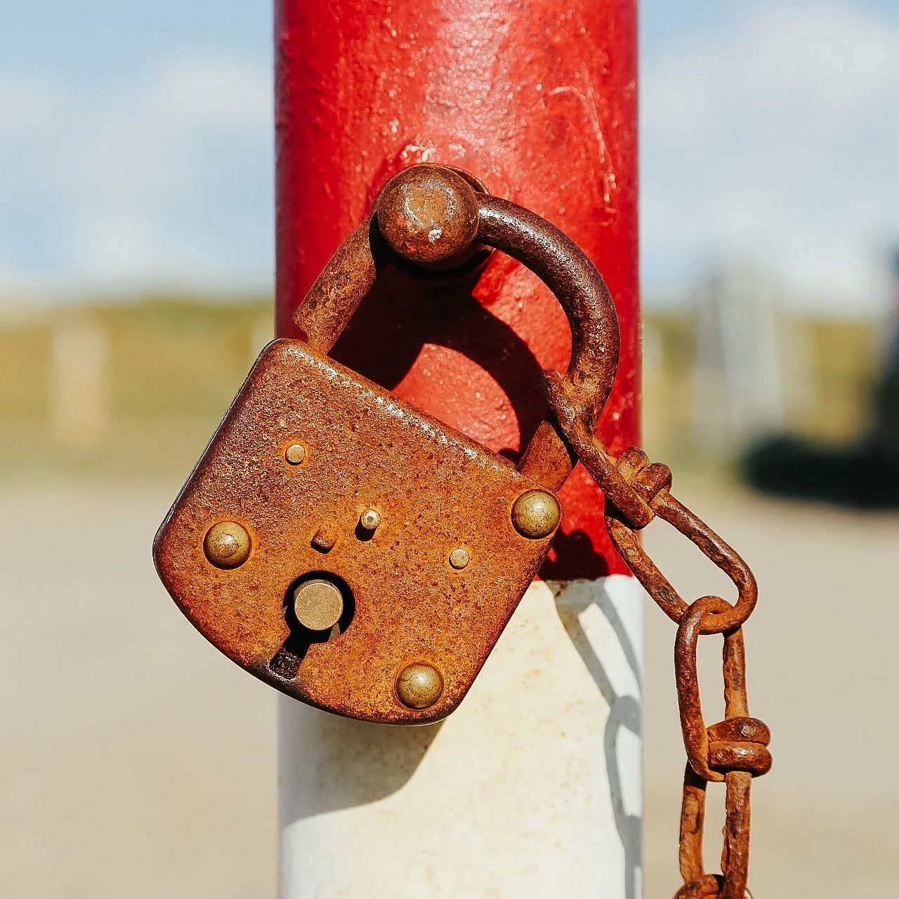 🔒

#lock #rust #sylt #fotografie #photography #photooftheday #picoftheday #videography #cinematography #canon #canoneos6d #canoneosr #blackmagicdesign #bmpcc6kpro #travel