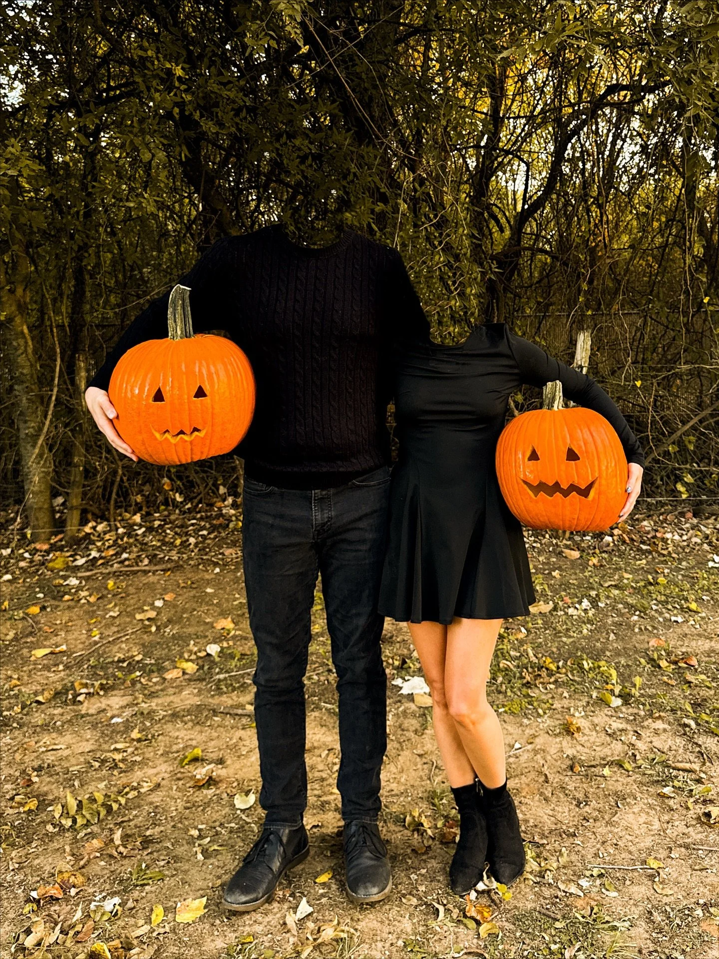 Happy Halloween 🎃🖤

Which look is your fav? 👻