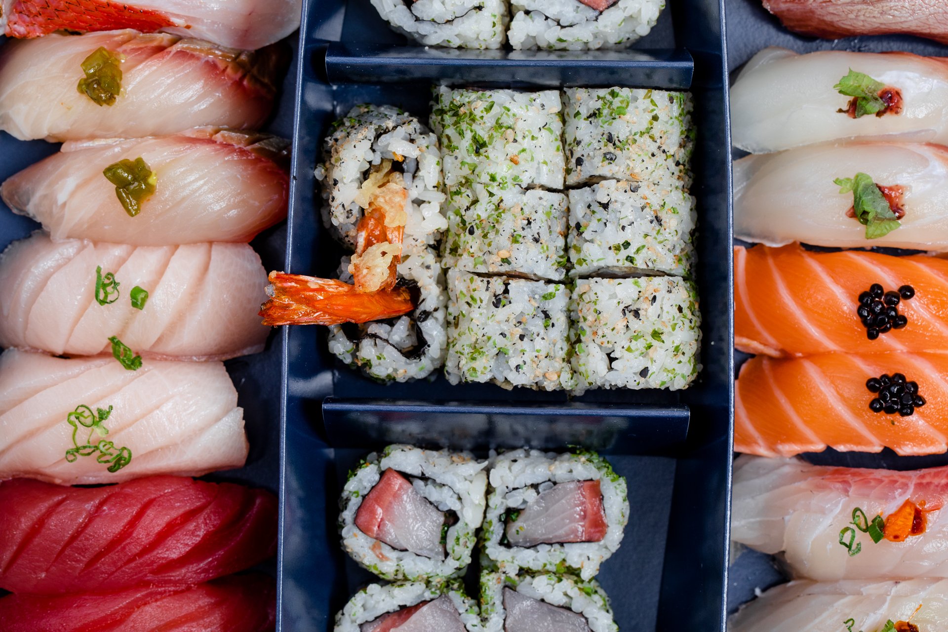 Premium Photo  Spicy salmon roll. set sushi roll.