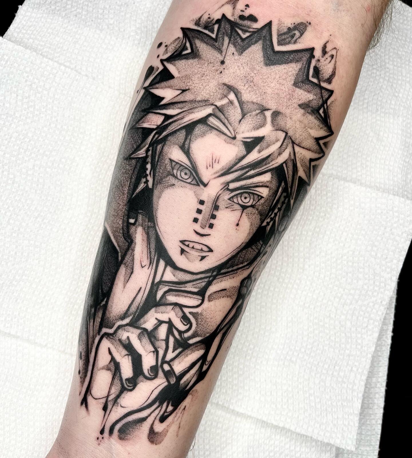 Pain from Naruto Shippuden (or at least the one most people recognize lol) thanks again @tylerlowman92 as always I appreciate you so much.
.
.
Naruto is one of my favorite shows to tattoo from, so if you&rsquo;re considering one of it&rsquo;s charact