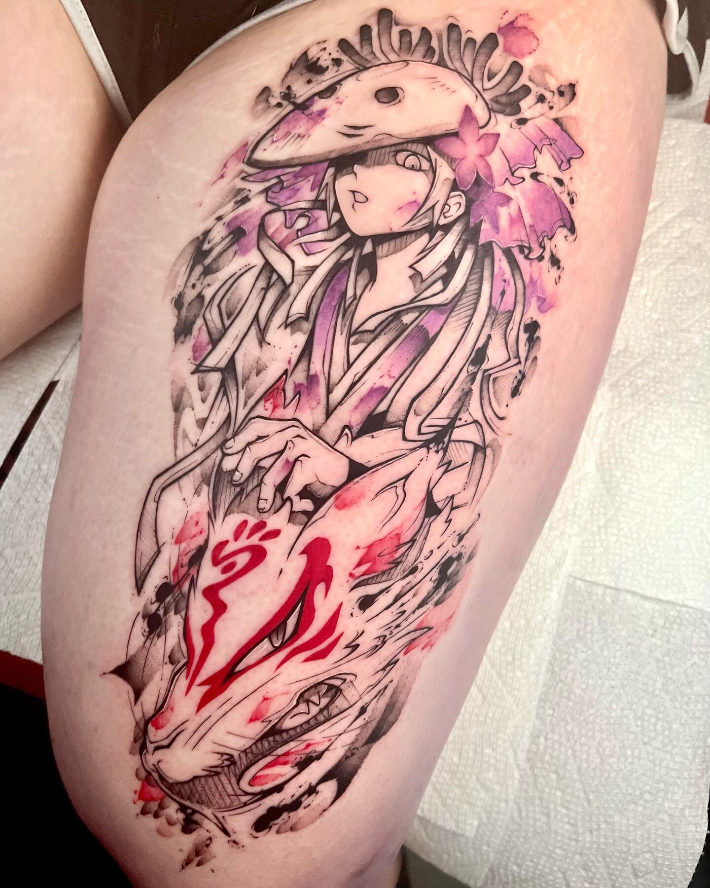 Natsume and Nyanko sensei from Natsume&rsquo;s Book of Friends! I&rsquo;ve never actually seen this one, but all the clips I watched for the tattoo were pretty funny tbh. Thanks @madisonjflowers for sitting so well and for picking something so cool! 