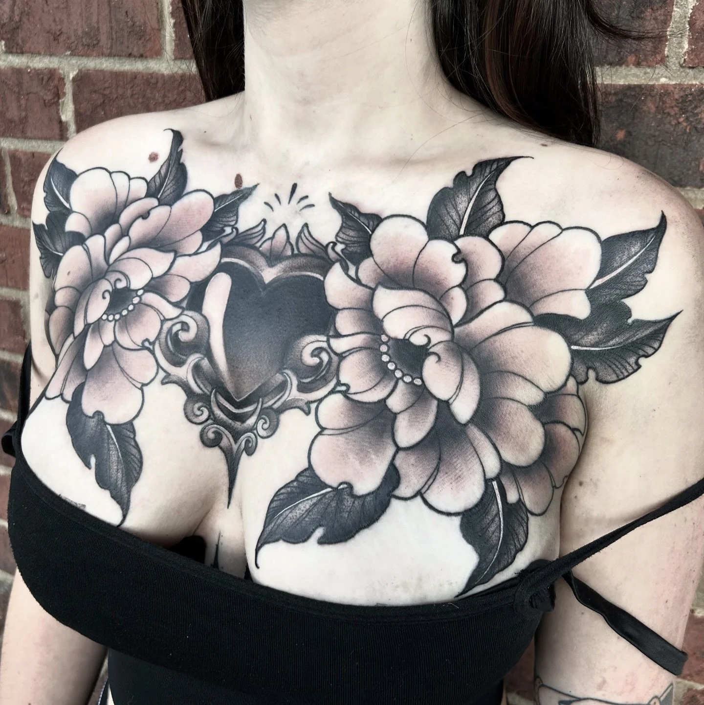 finished floral chest piece on @ashleybrooke666 🤍 this was a dream to tattoo i&rsquo;m really wanting to do more stuff like this so please book! last photo is a healed picture a week later!🤍 done @nimbus_tattoo 

#tattoo #tattooartist #anime #anime