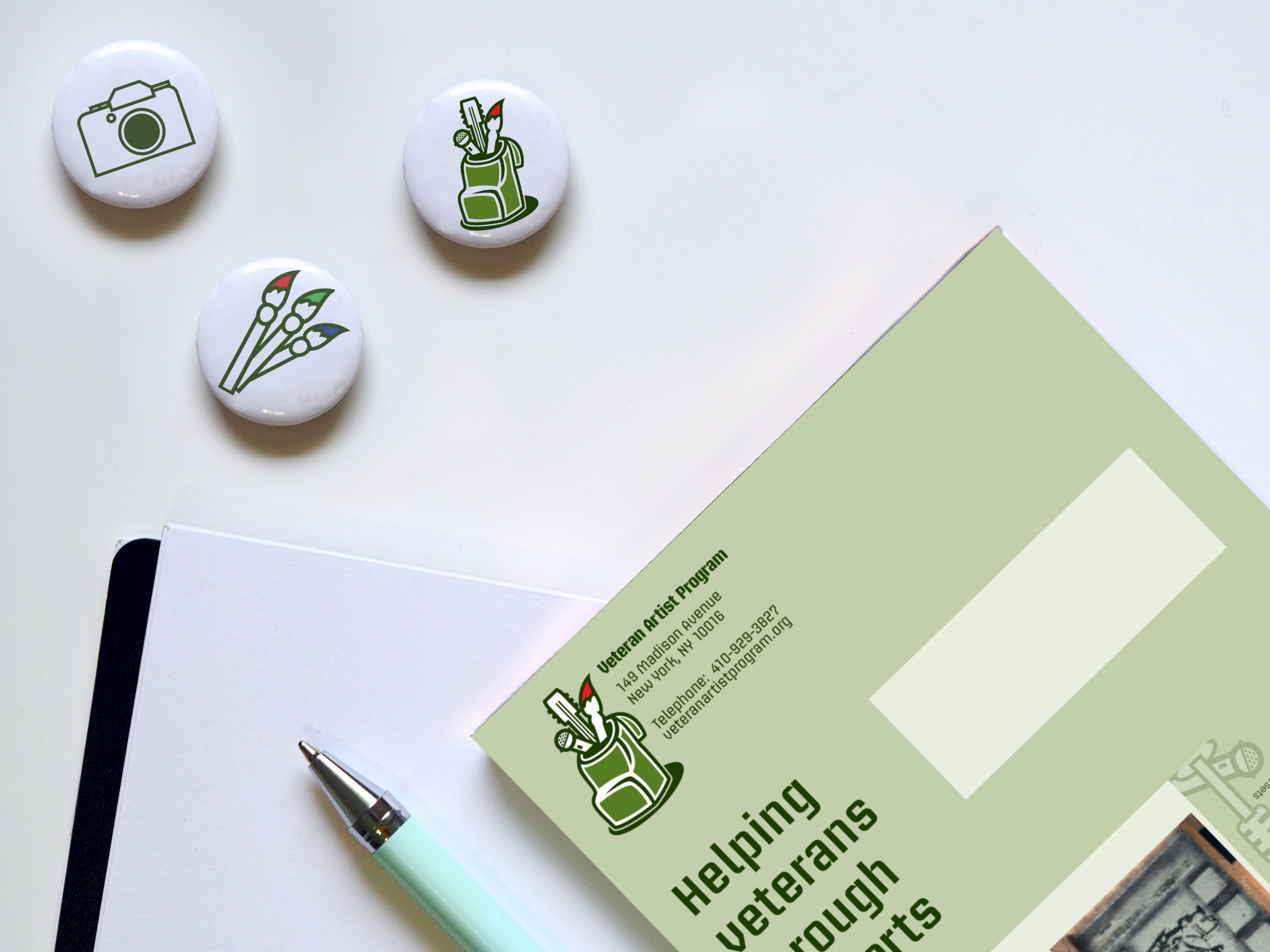 Mock Up: Buttons & Brochure