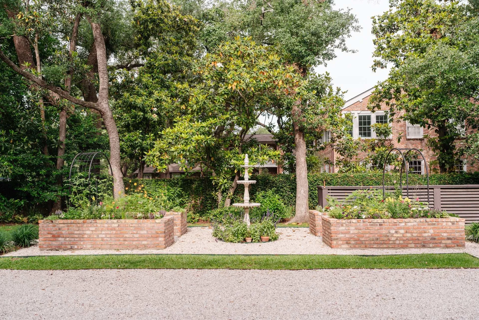 garden-girls-houston-texas-portfolio-regal-river-oaks-April-2026-02.jpg