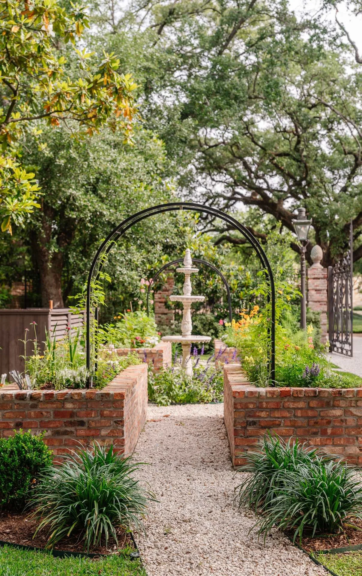 garden-girls-houston-texas-portfolio-regal-river-oaks-April-2026-06.jpg