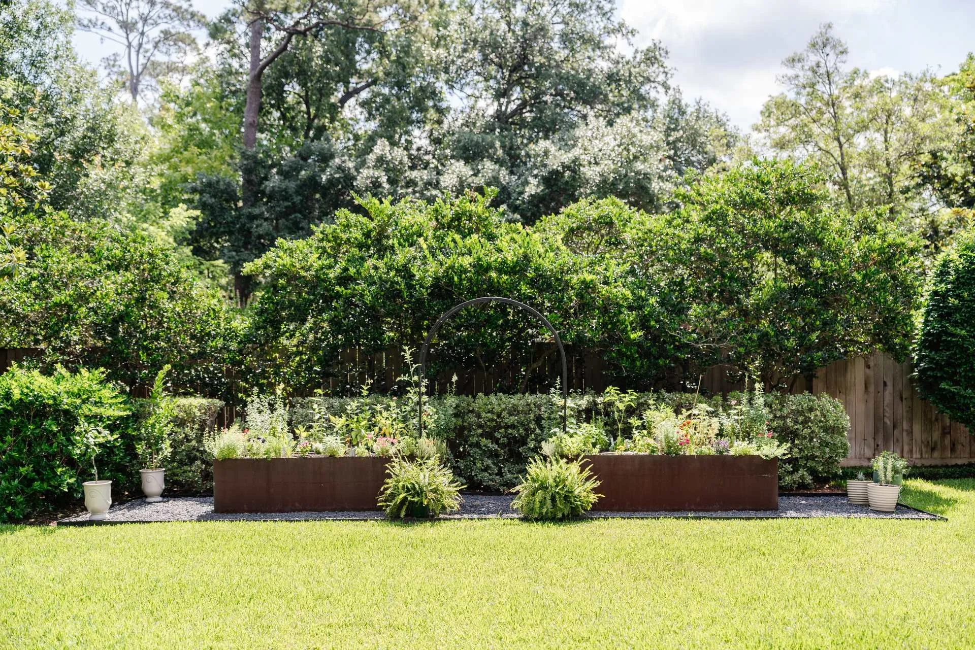 garden-girls-houston-texas-portfolio-timberglen-02.jpg